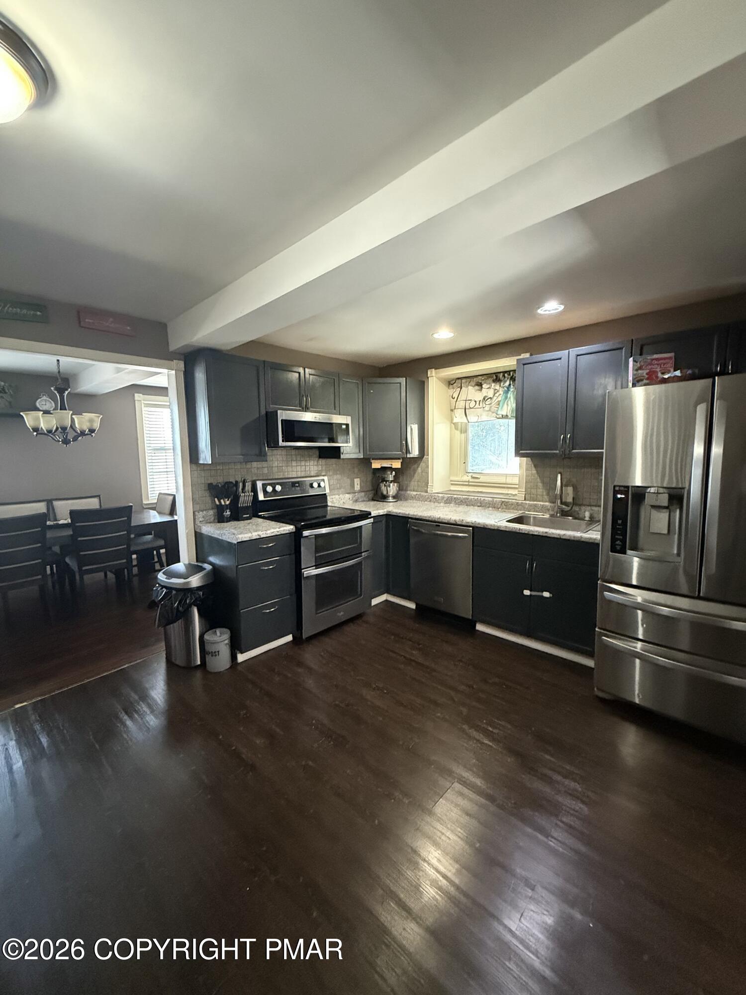 2406 W Emaus Avenue Property Photo 18