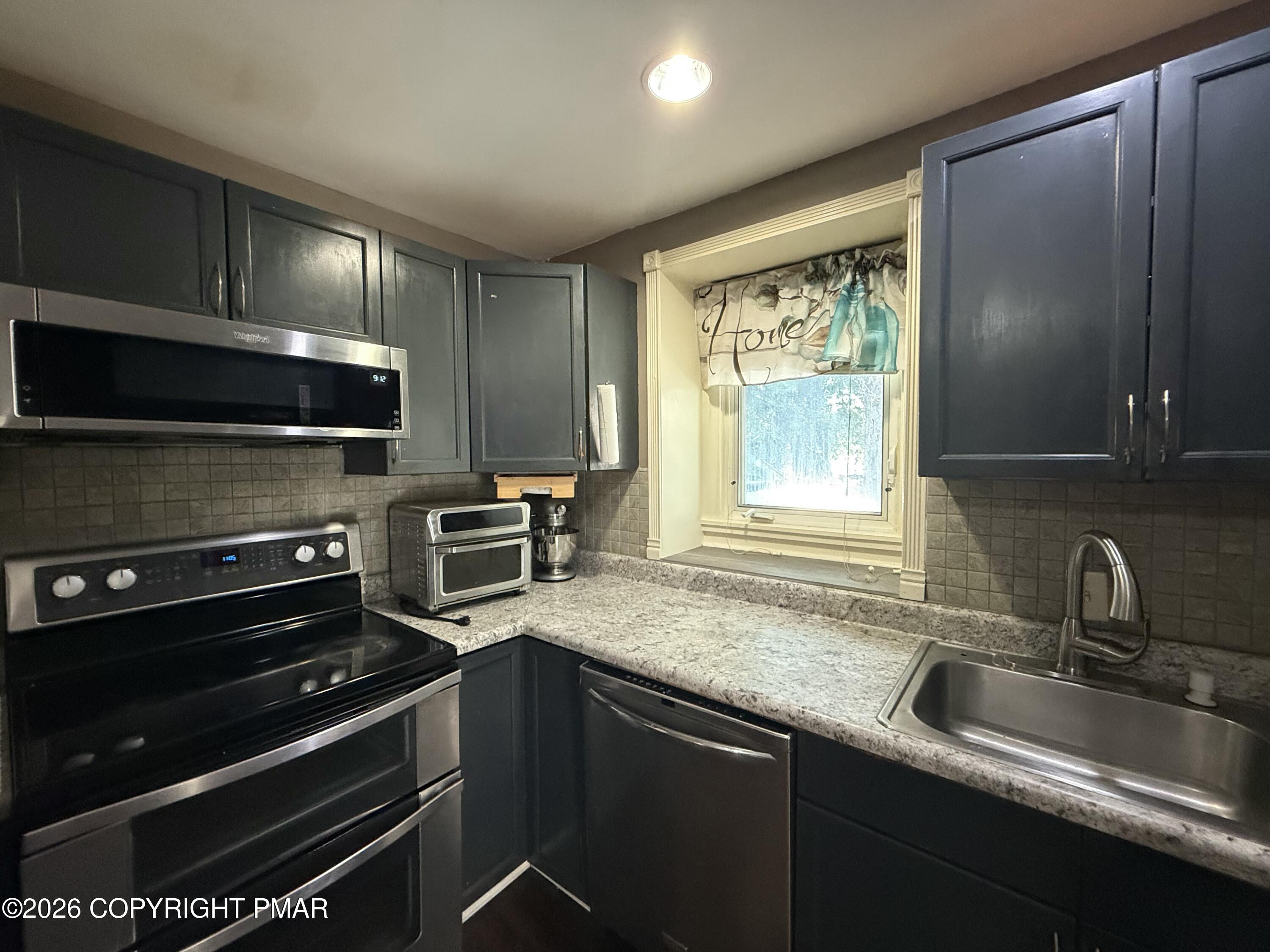 2406 W Emaus Avenue Property Photo 19