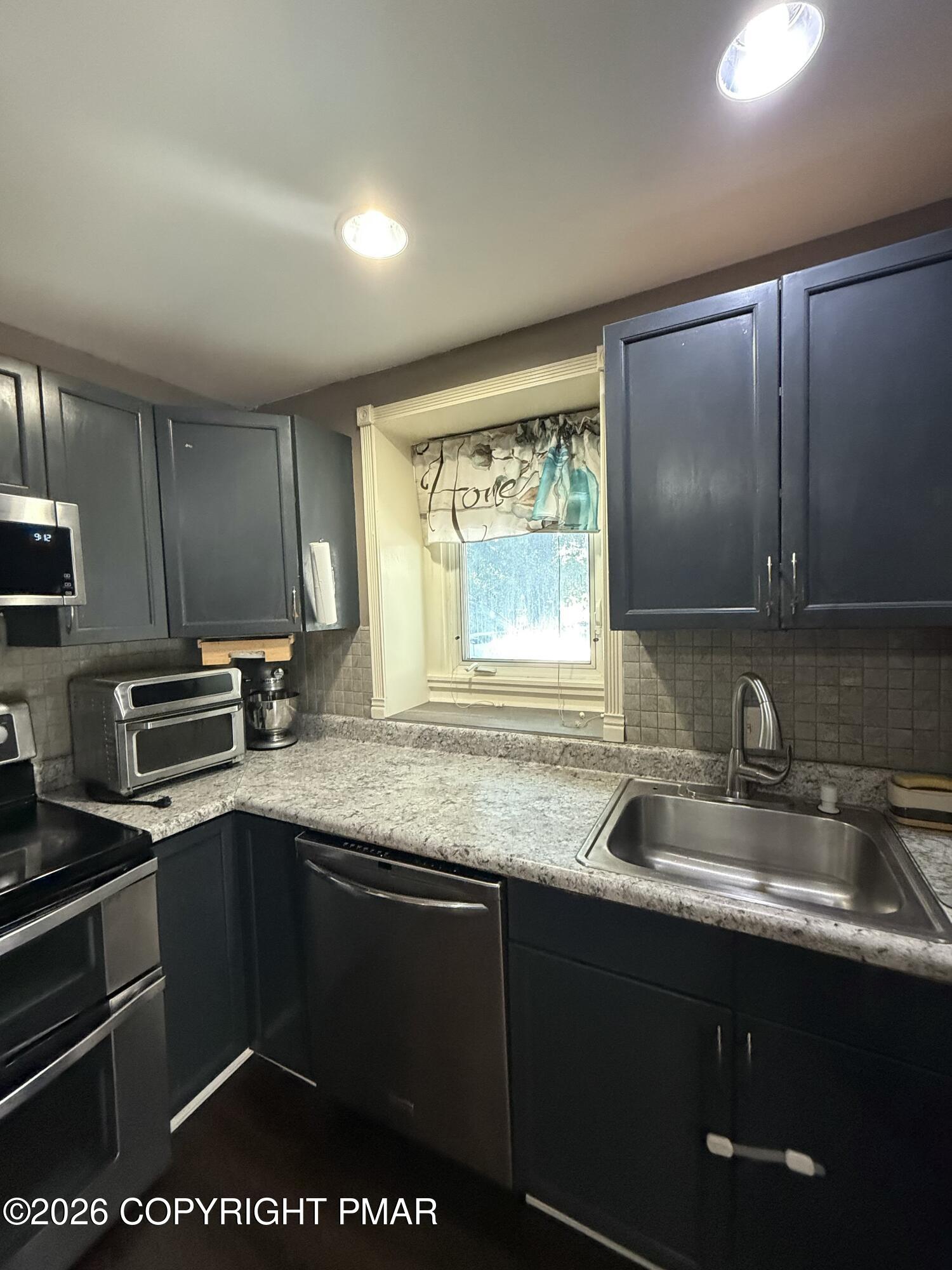 2406 W Emaus Avenue Property Photo 20