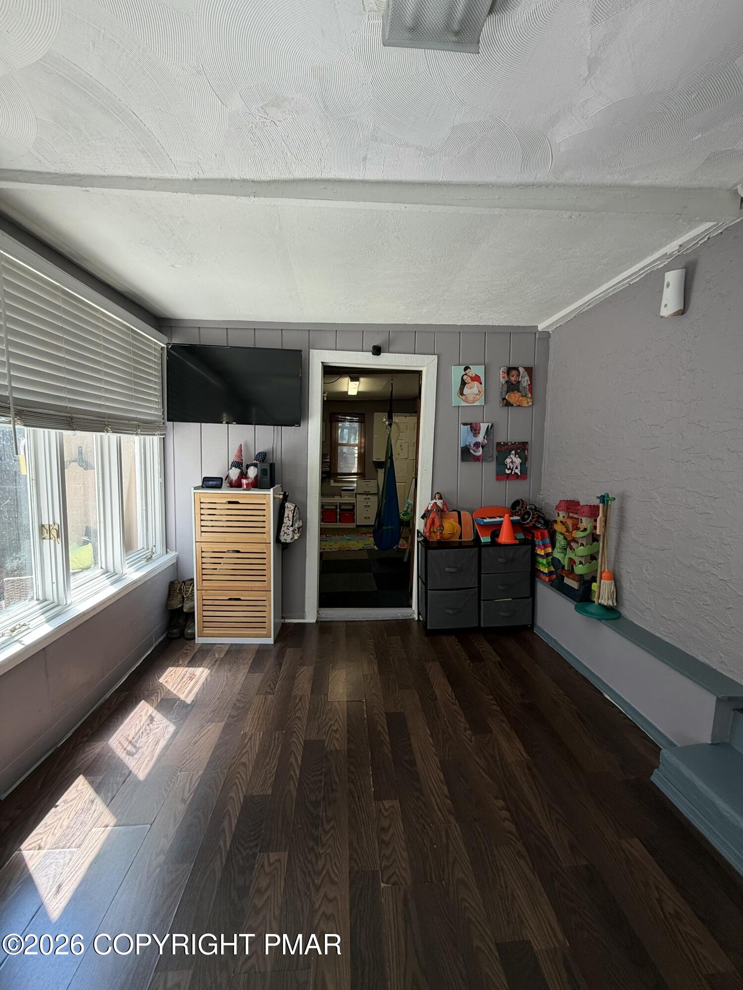 2406 W Emaus Avenue Property Photo 29