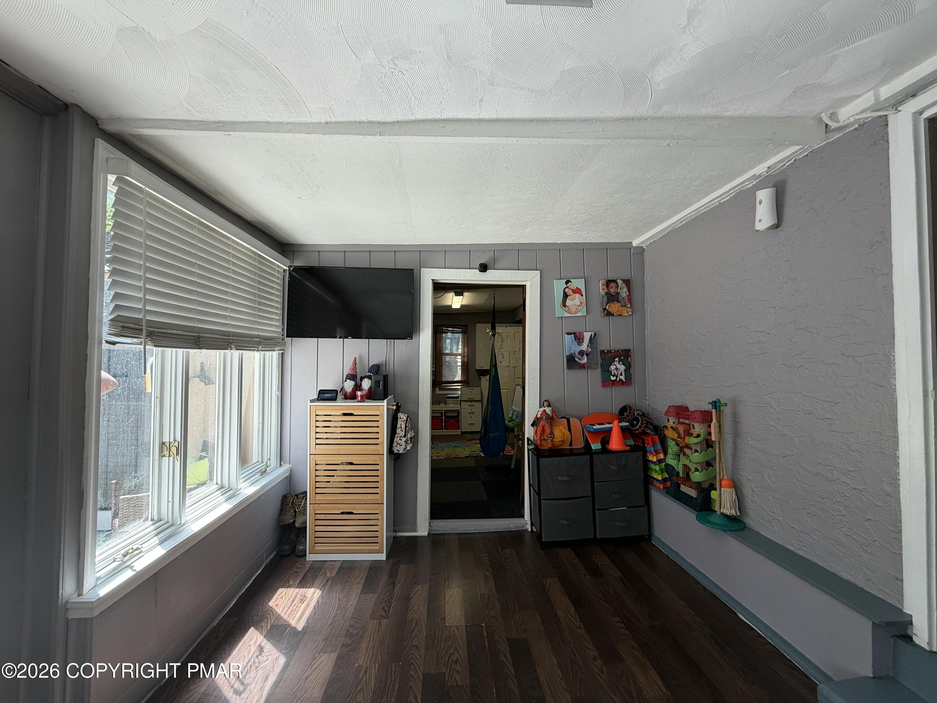 2406 W Emaus Avenue Property Photo 30