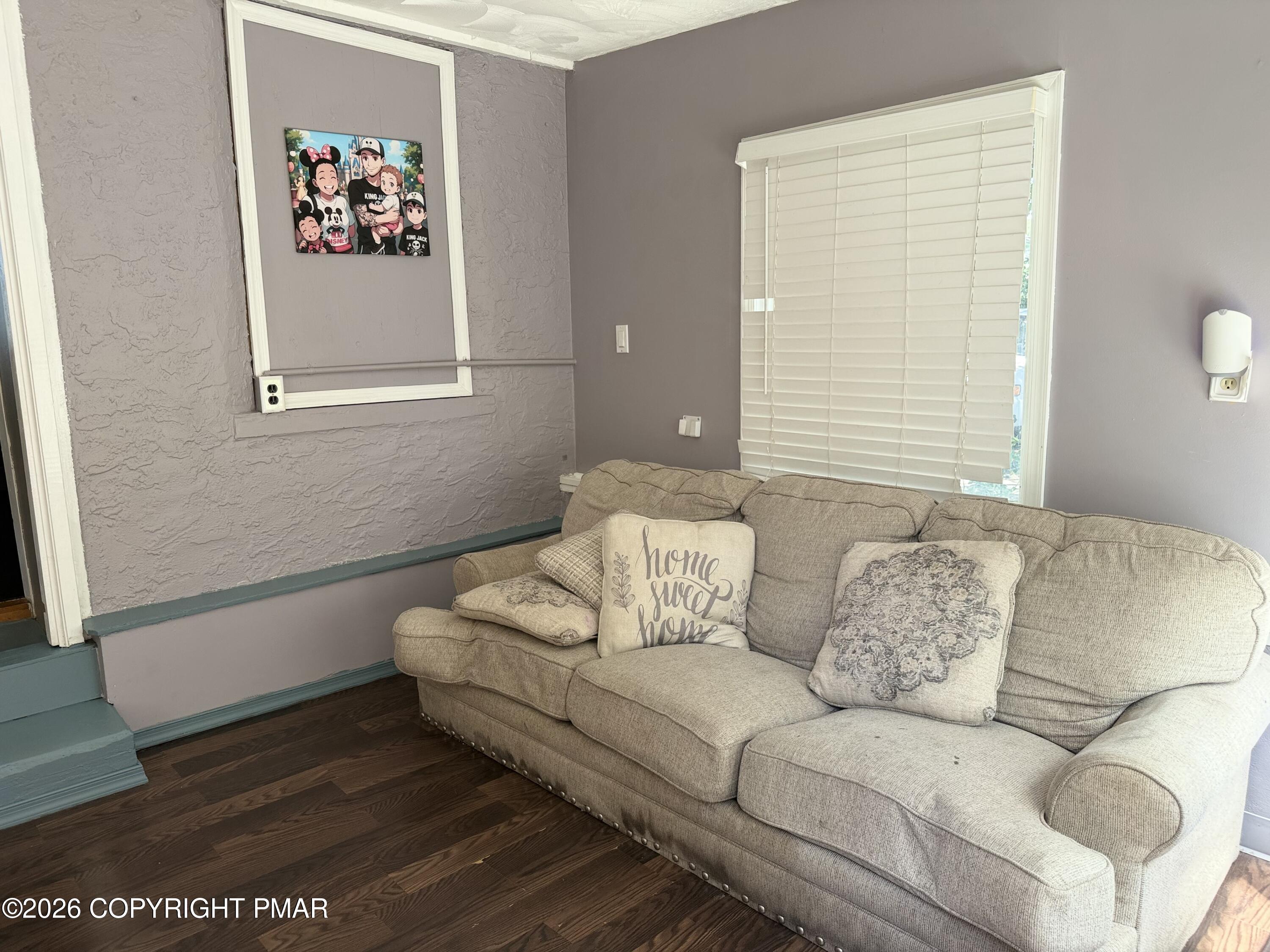 2406 W Emaus Avenue Property Photo 32