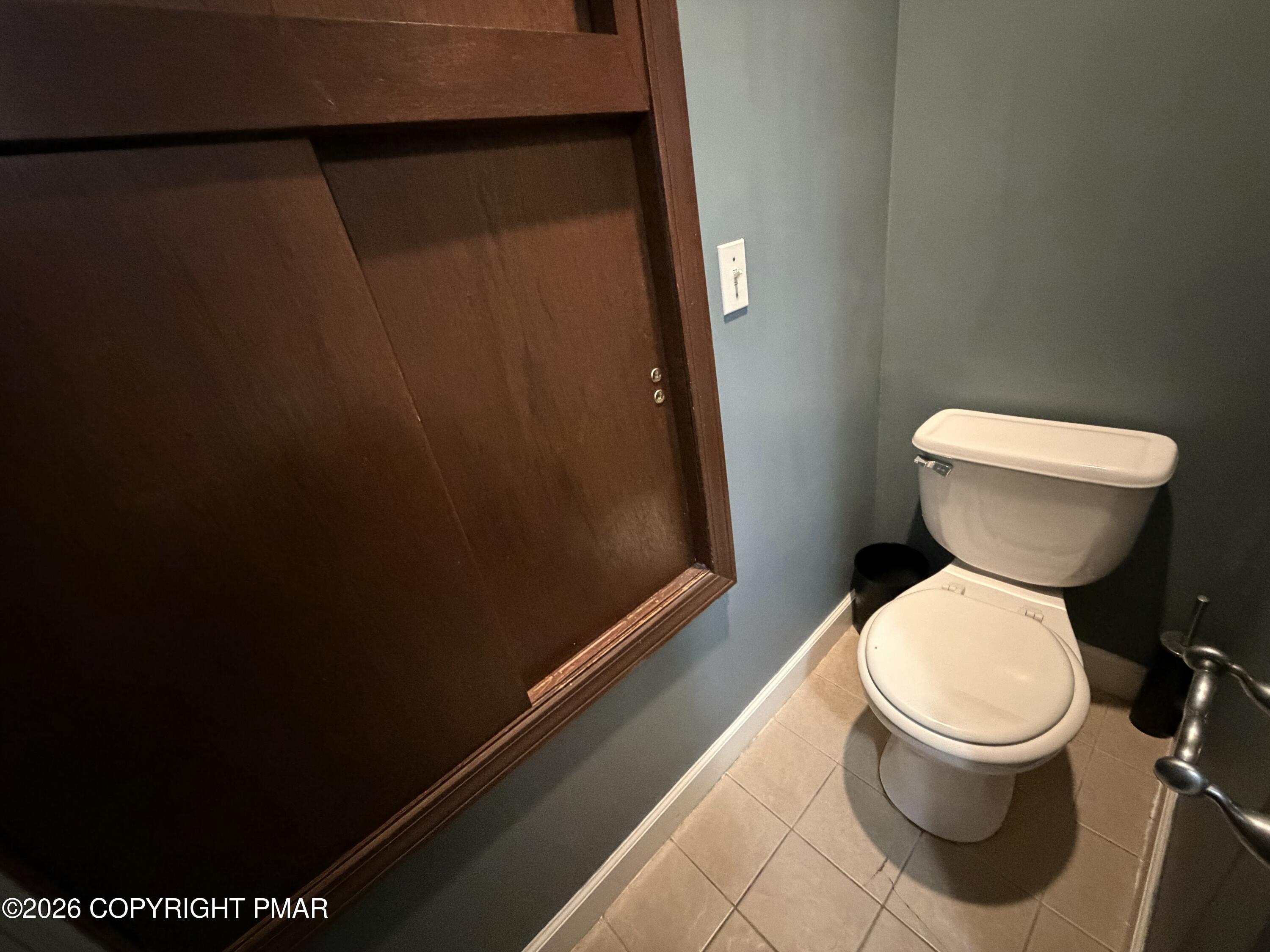 2406 W Emaus Avenue Property Photo 37