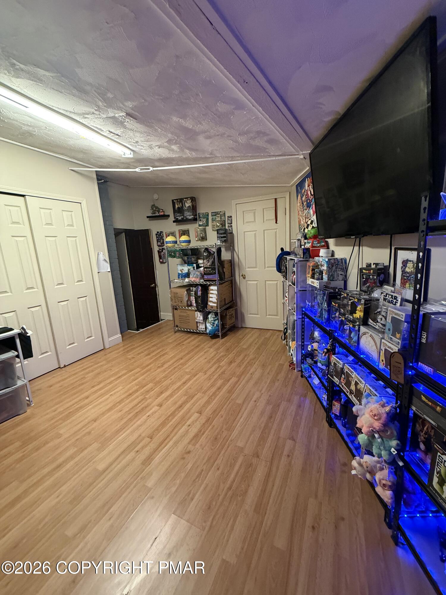2406 W Emaus Avenue Property Photo 53
