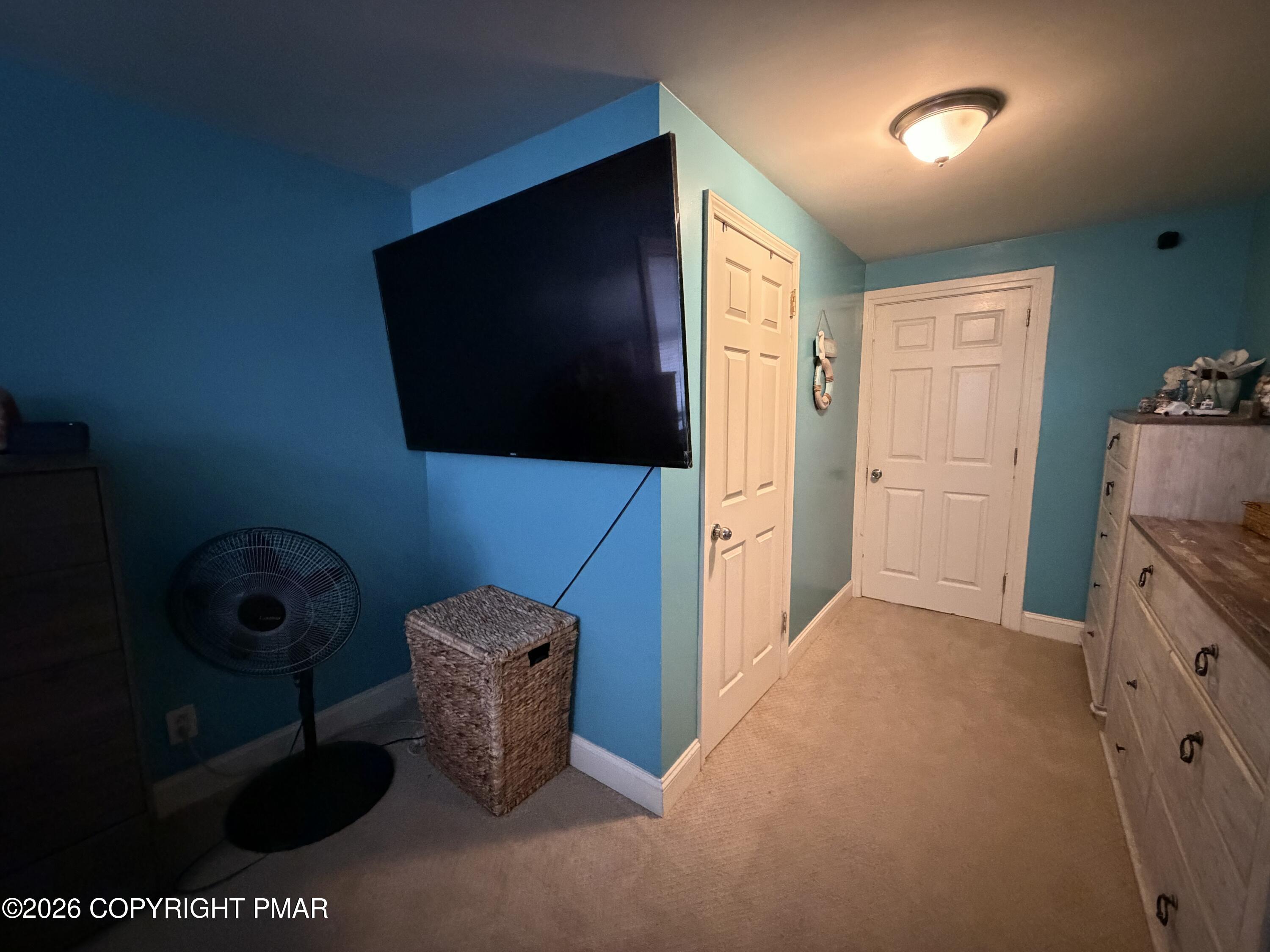 2406 W Emaus Avenue Property Photo 80