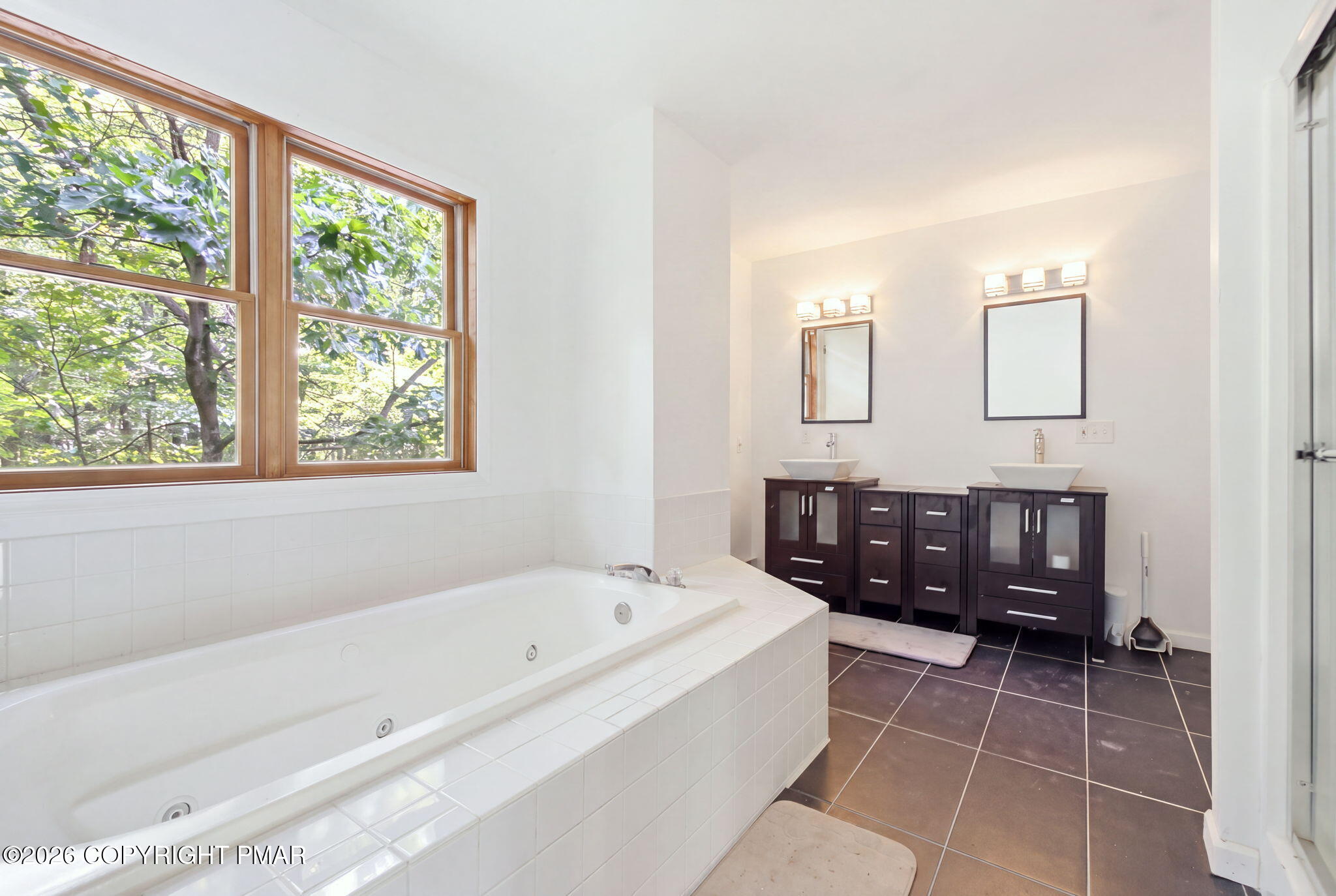 1076 Lancaster Drive Property Photo 22