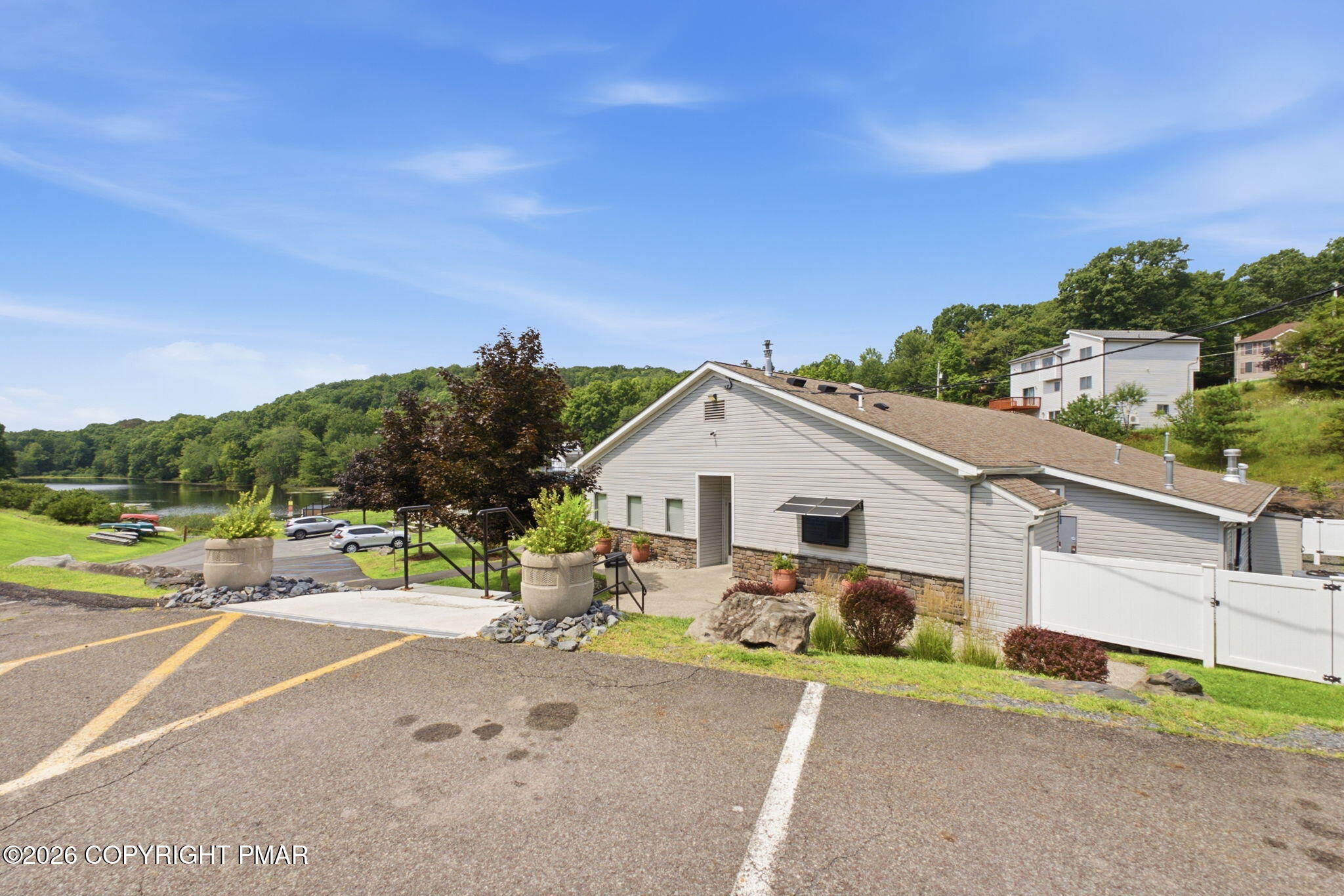 1076 Lancaster Drive Property Photo 34