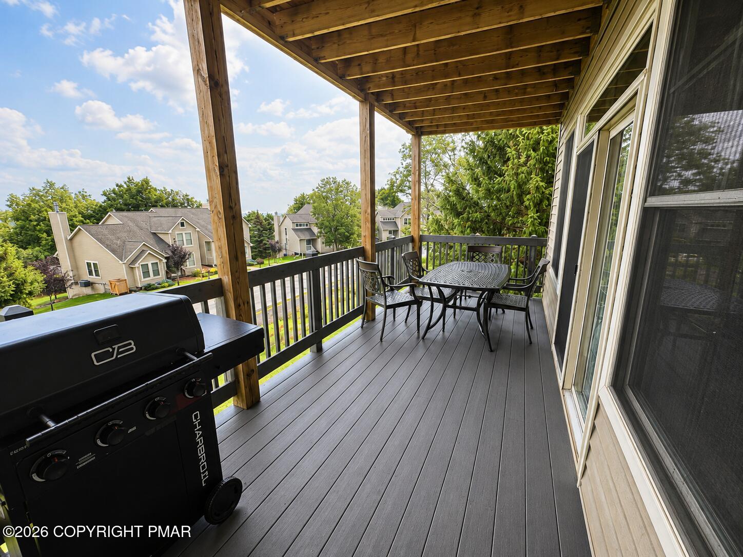 376 Linden Court Property Photo 6