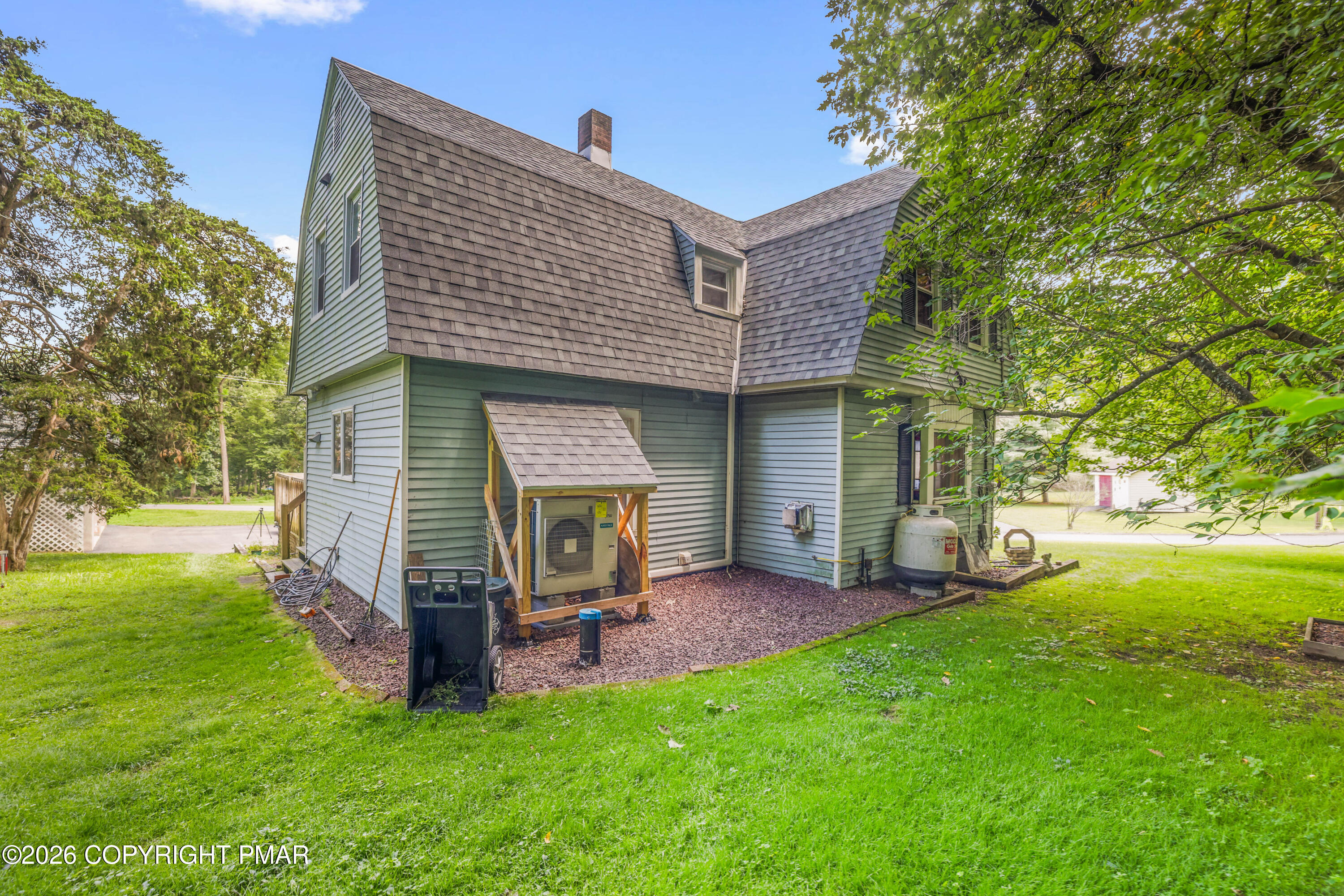 926 Acker Road Property Photo 4
