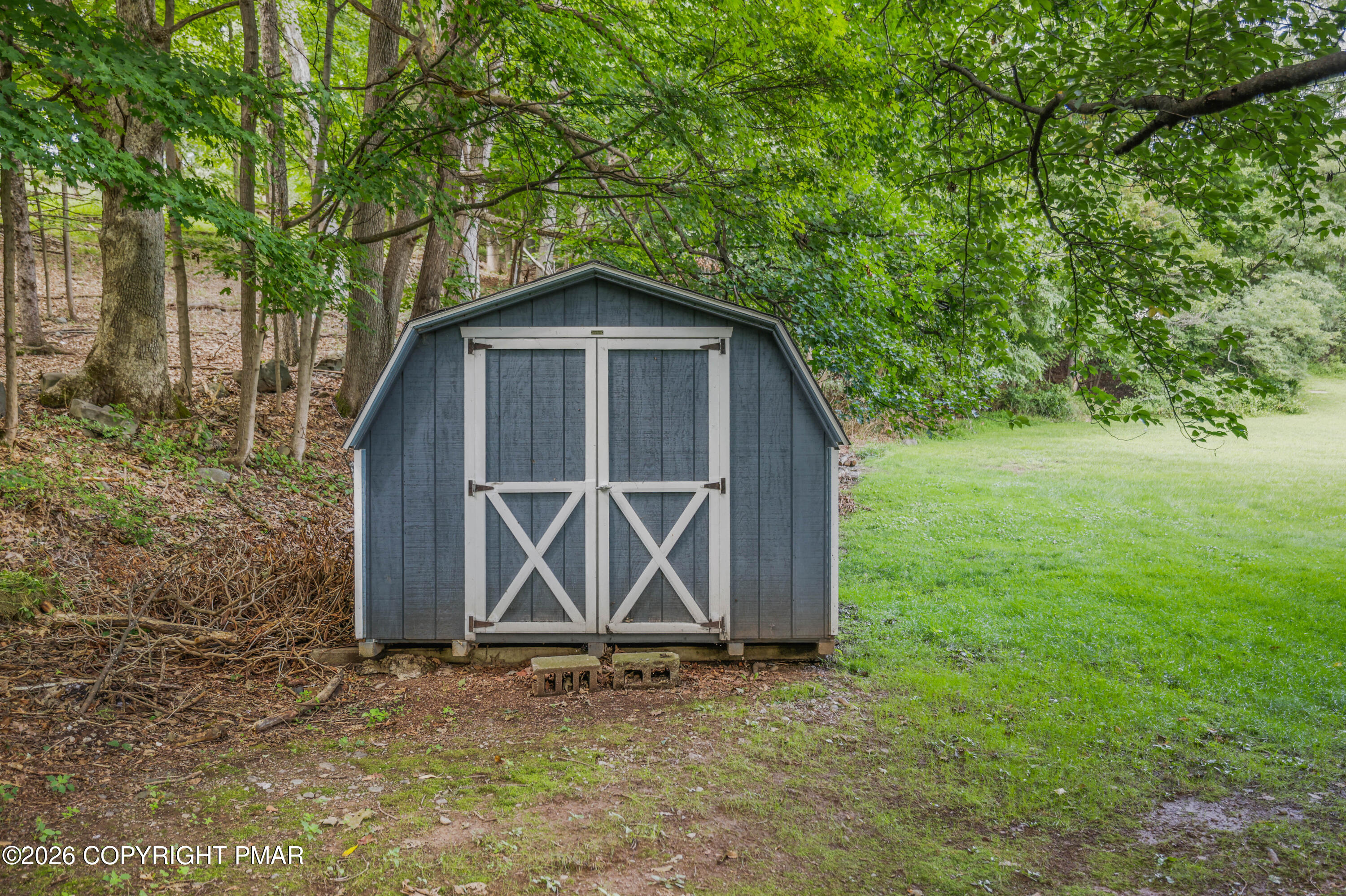 926 Acker Road Property Photo 5