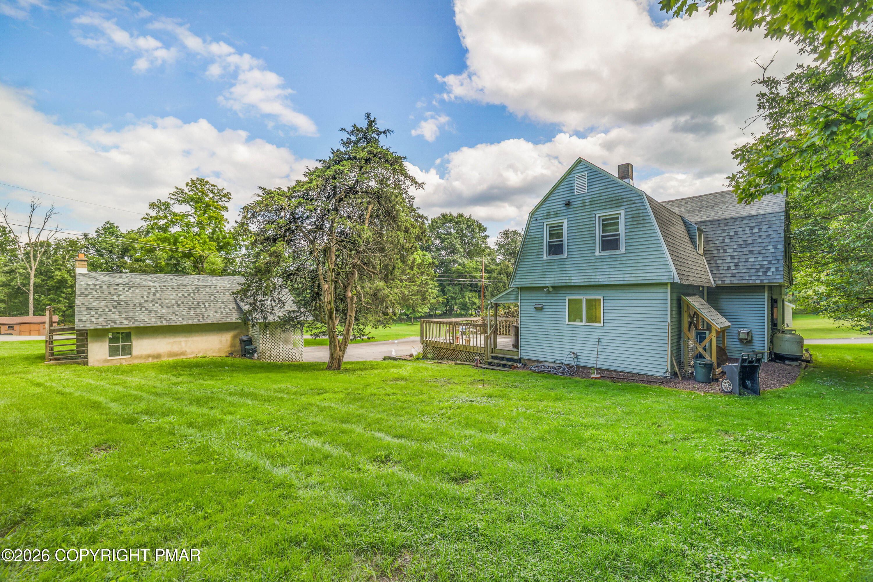 926 Acker Road Property Photo 8
