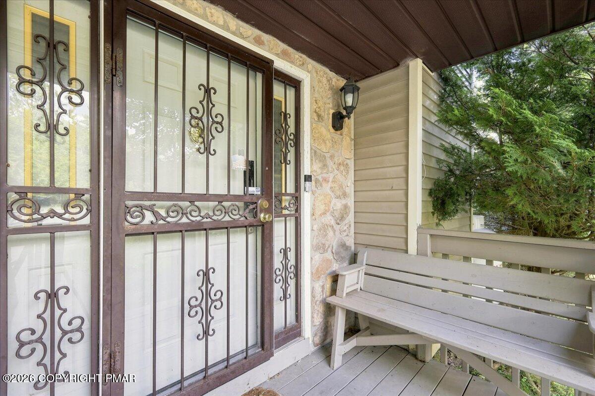 7901 Sleepy Hollow Drive Property Photo 4