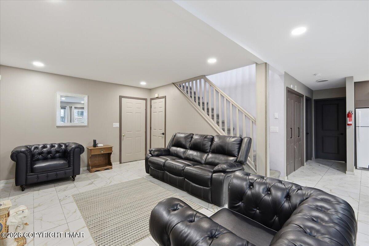 7901 Sleepy Hollow Drive Property Photo 8