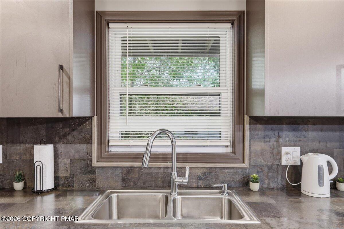 7901 Sleepy Hollow Drive Property Photo 16