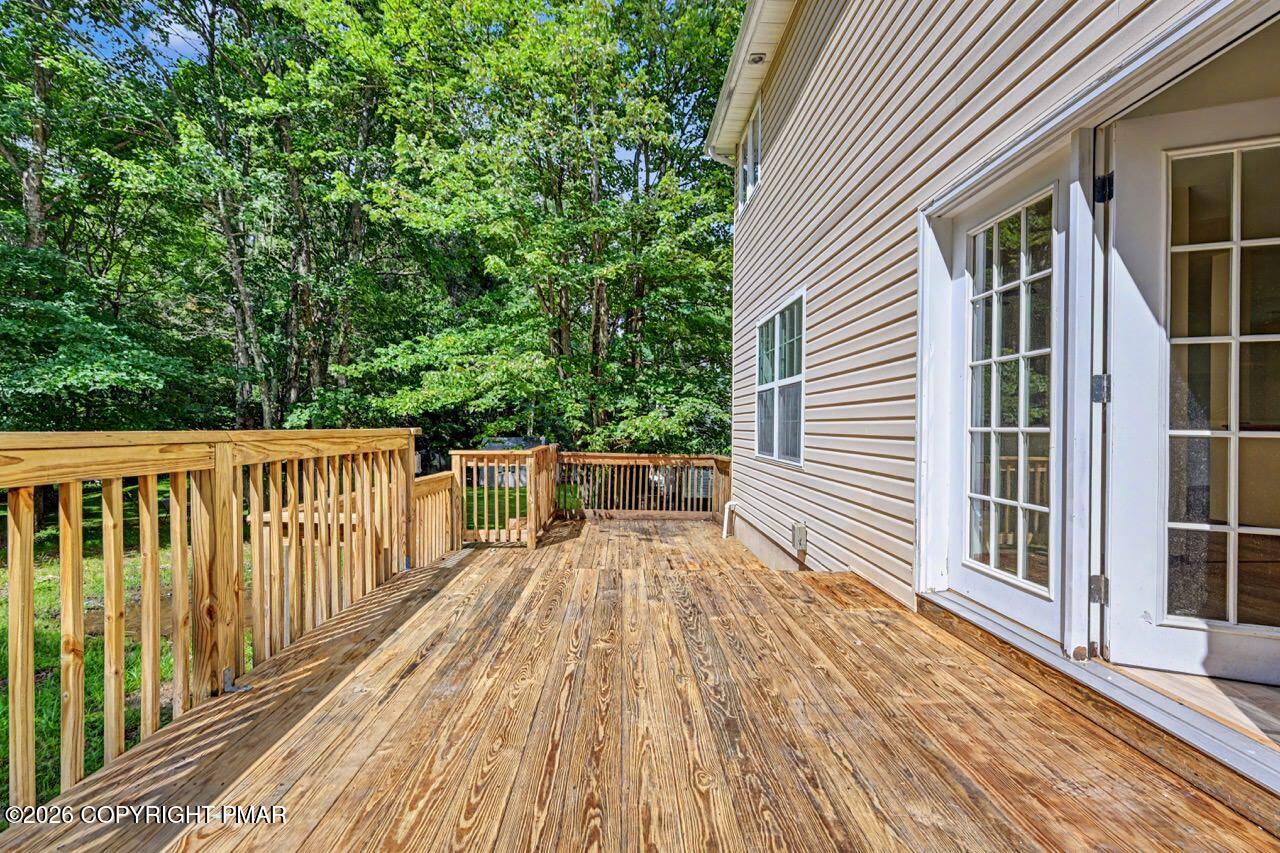137 N Meckesville Road Property Photo 4