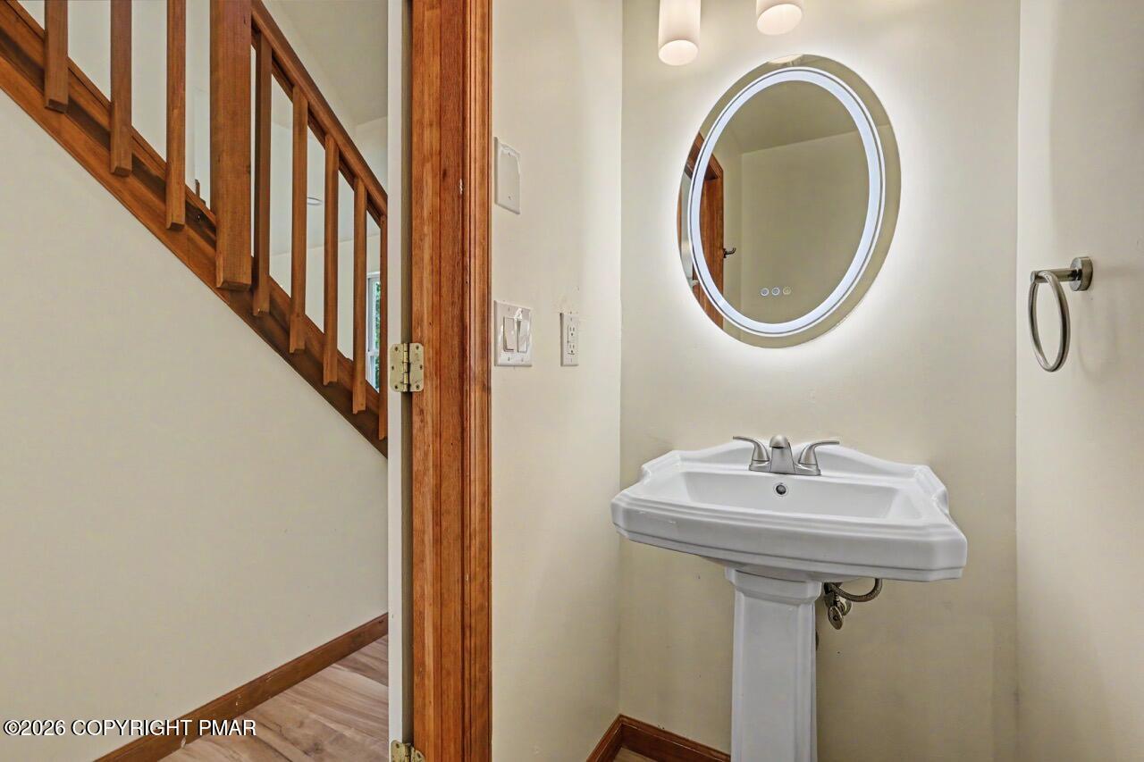 137 N Meckesville Road Property Photo 11