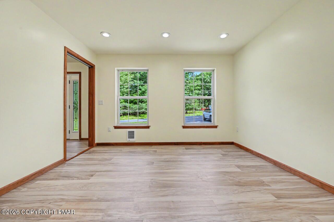 137 N Meckesville Road Property Photo 34