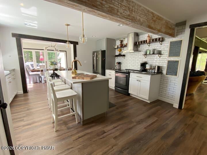 2564 Country Club Drive Property Photo 3