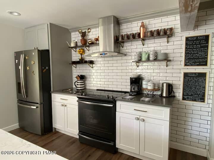2564 Country Club Drive Property Photo 4
