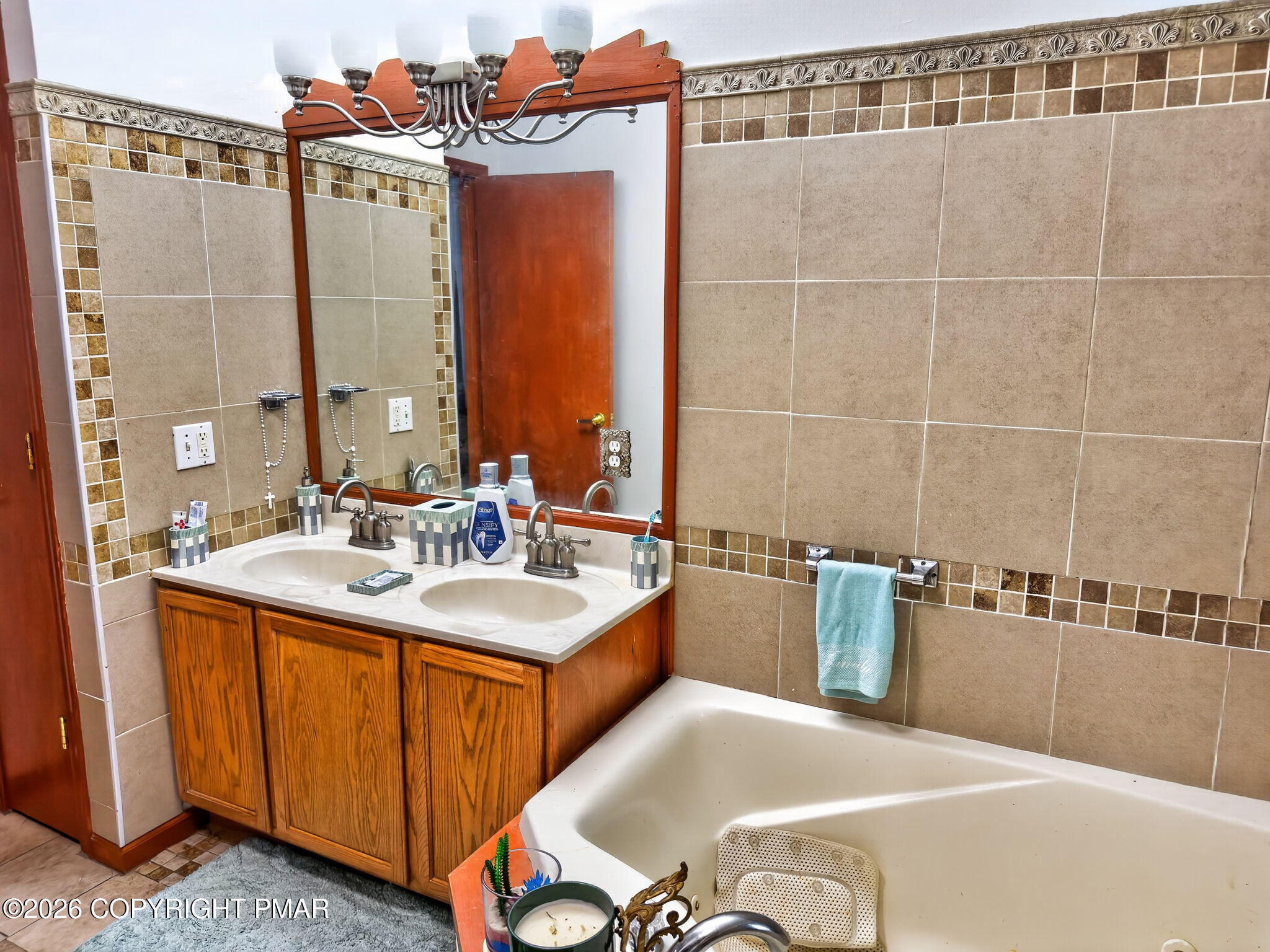 1326 Hilltop Drive Property Photo 13