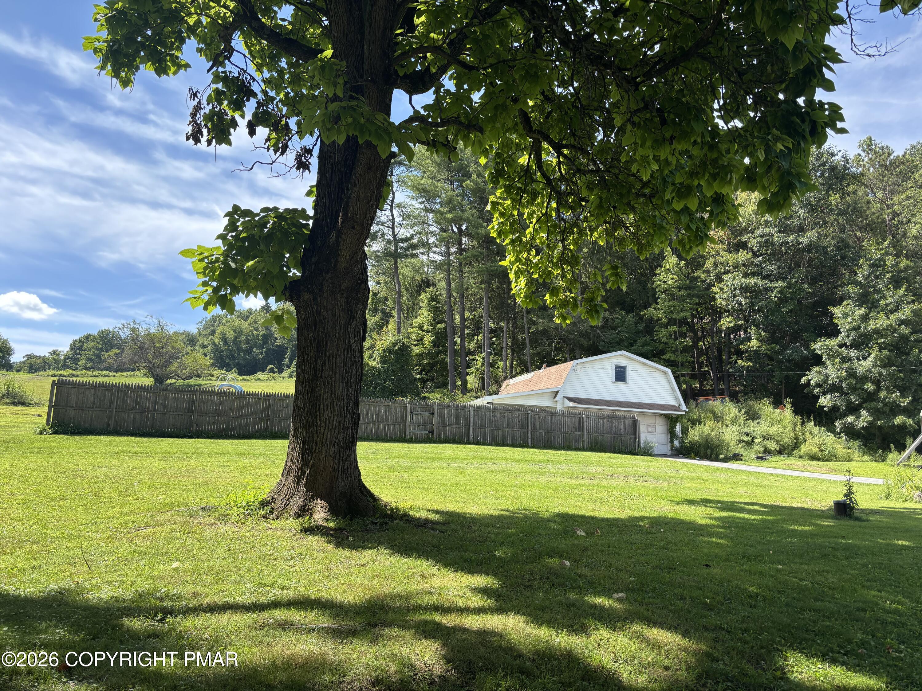 231 Laurel Road Property Photo 5