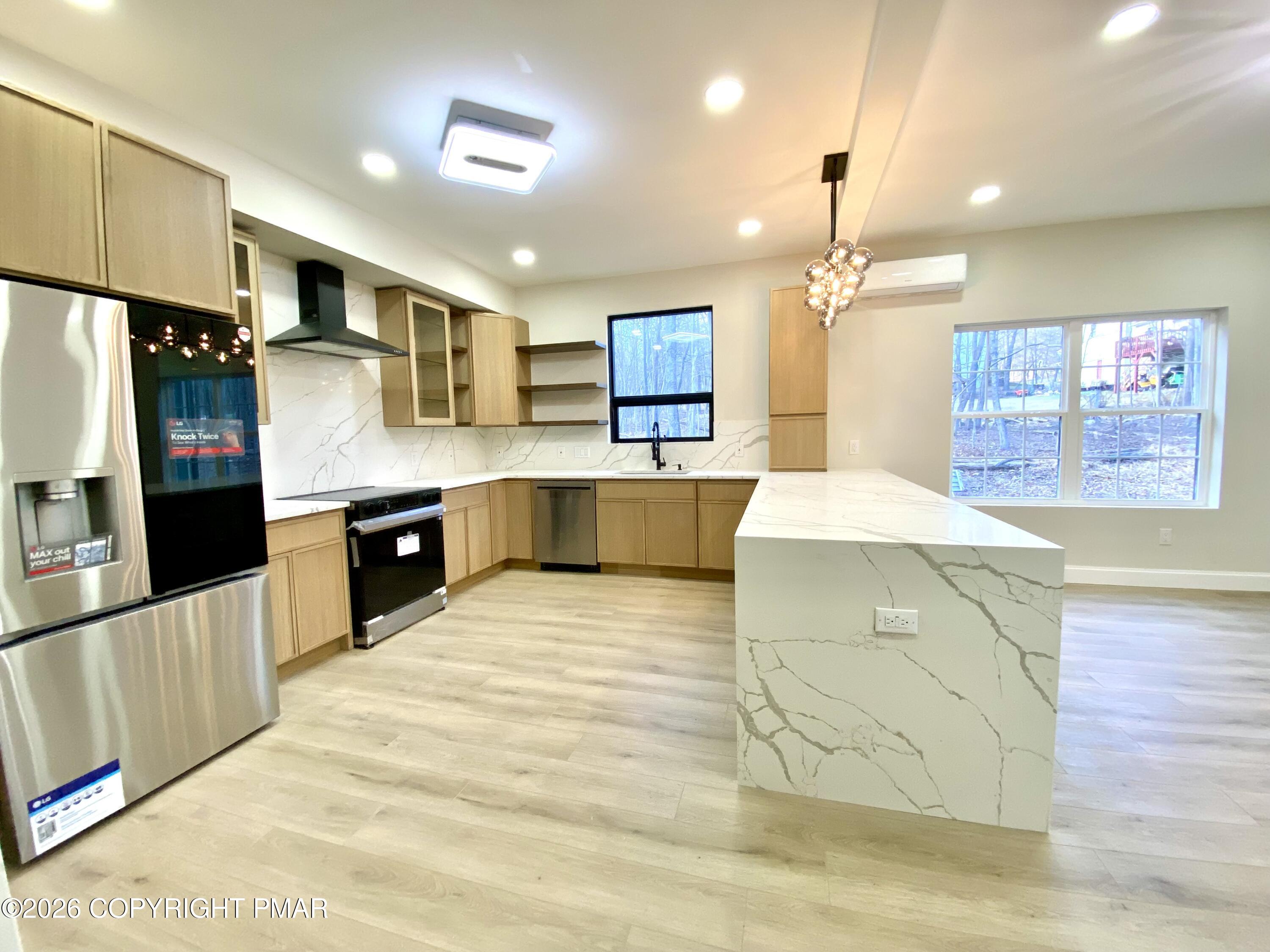 1109 N Rocky Mountain Drive Property Photo 12