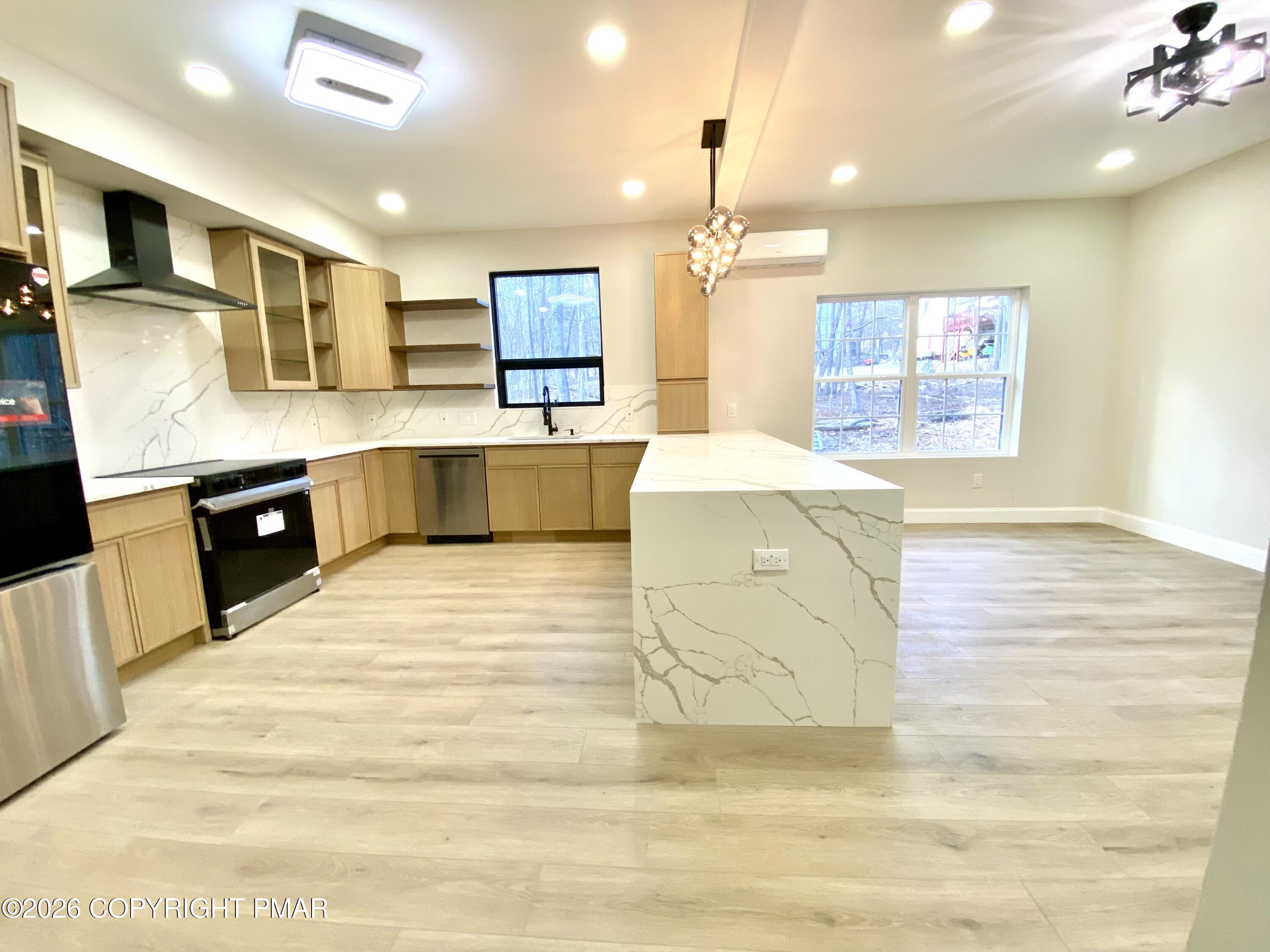 1109 N Rocky Mountain Drive Property Photo 13