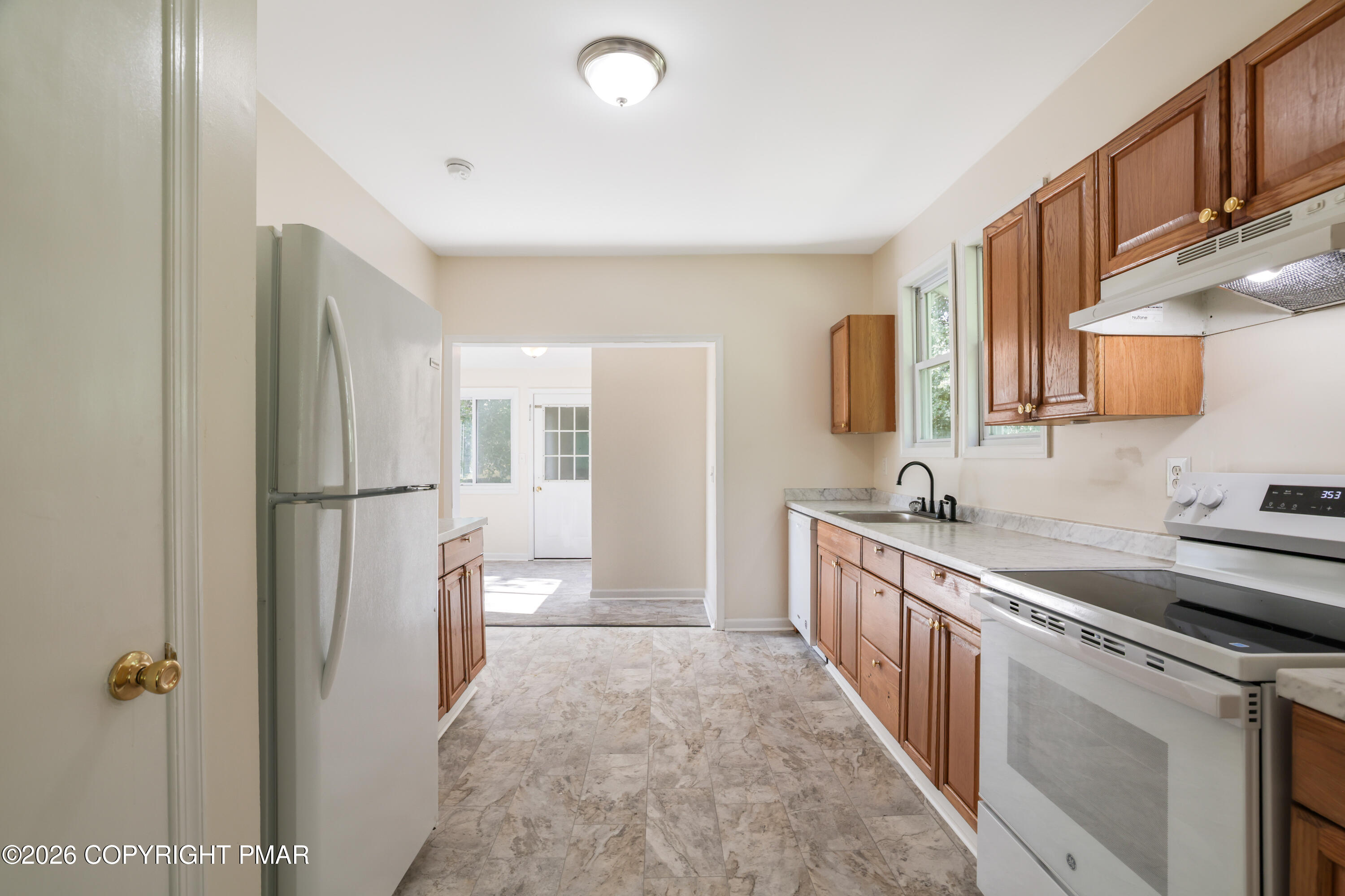 140 Barnum Street Property Photo 9