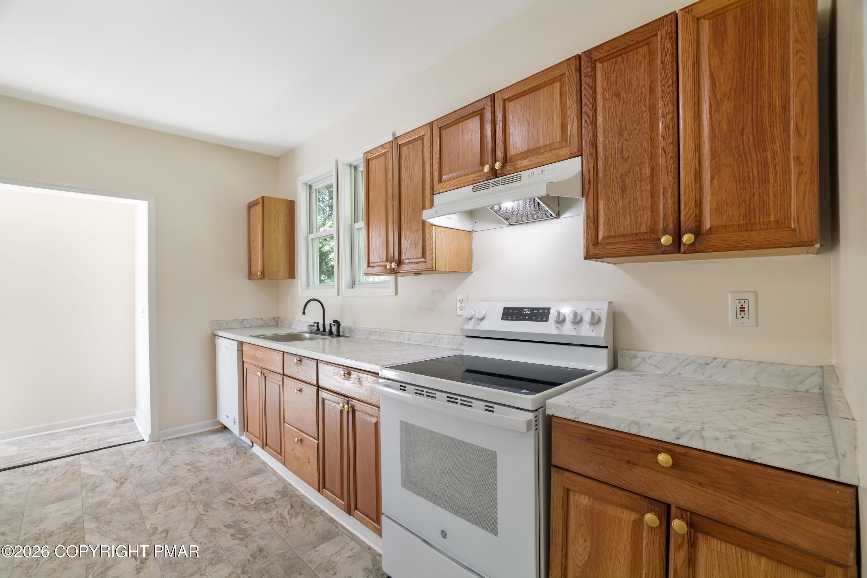 140 Barnum Street Property Photo 10