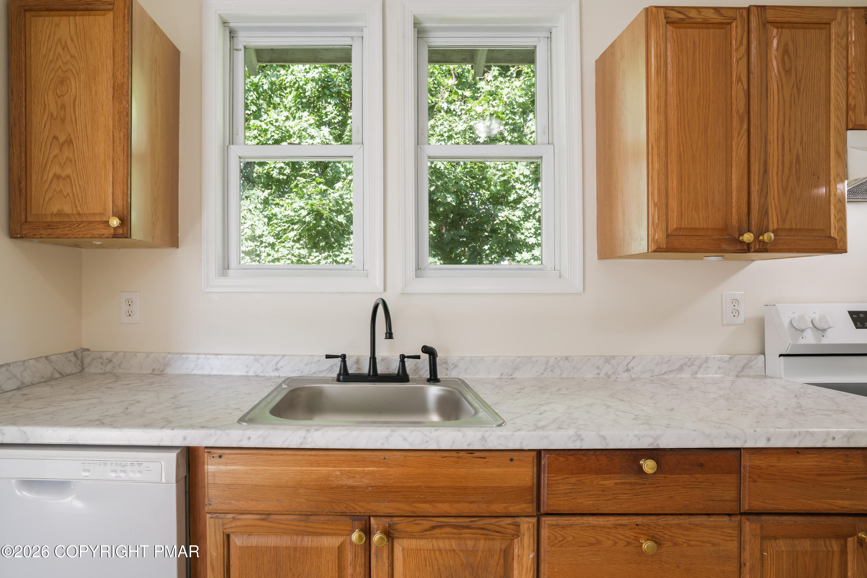 140 Barnum Street Property Photo 11