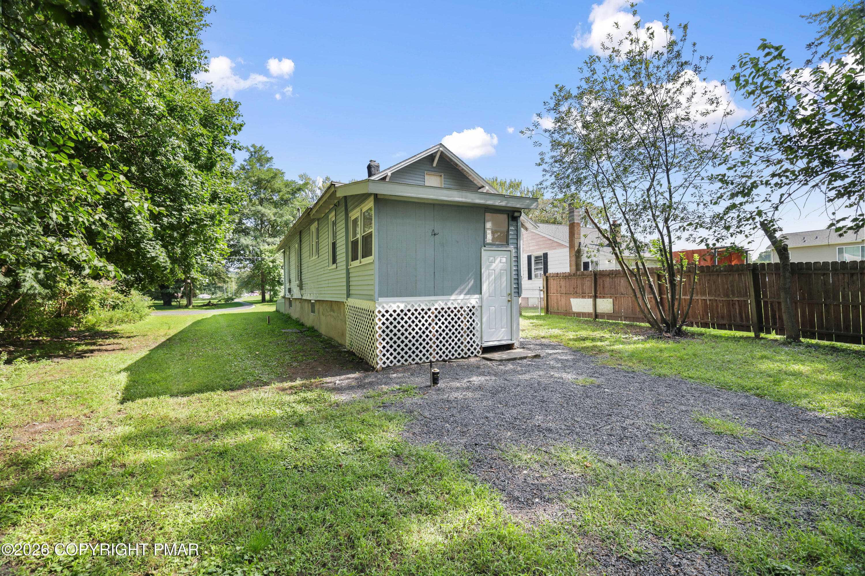 140 Barnum Street Property Photo 28