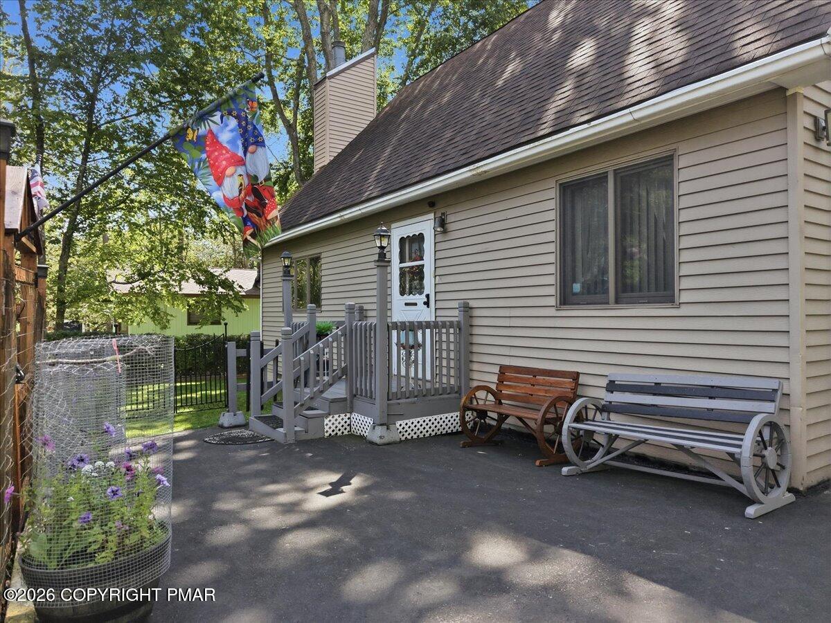 7110 Robinwood Drive Property Photo 3