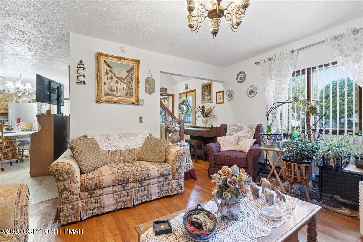 7110 Robinwood Drive Property Photo 9
