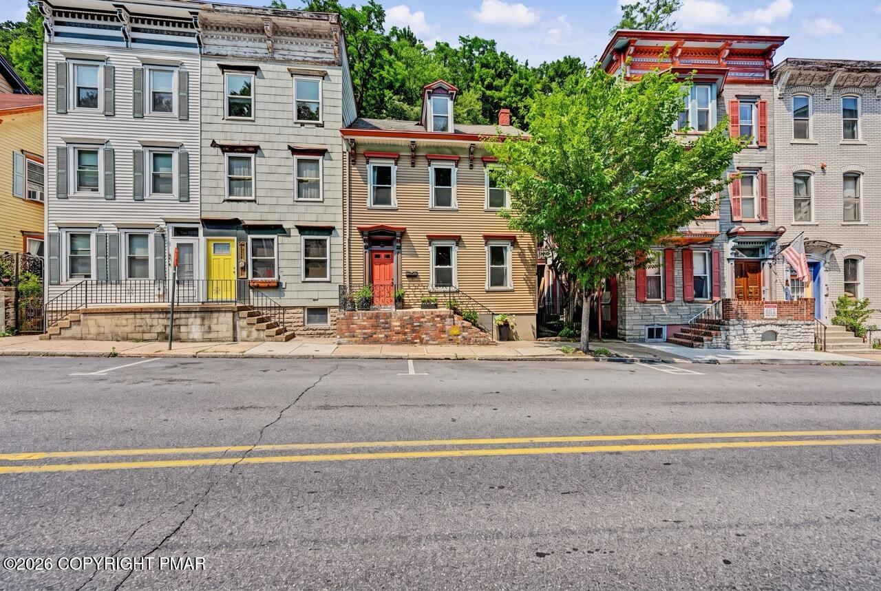 54 W Broadway Property Photo 2