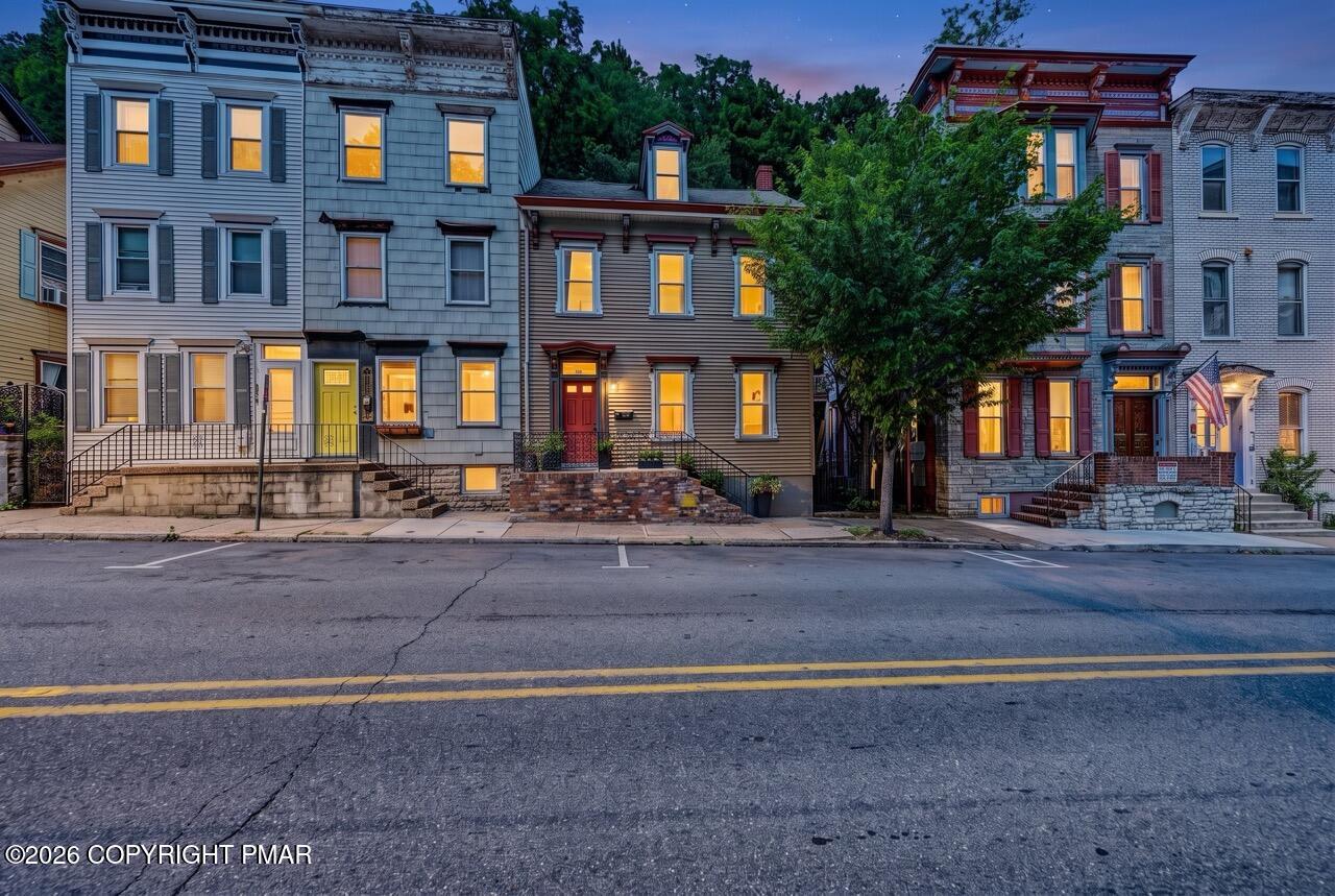 54 W Broadway Property Photo 3