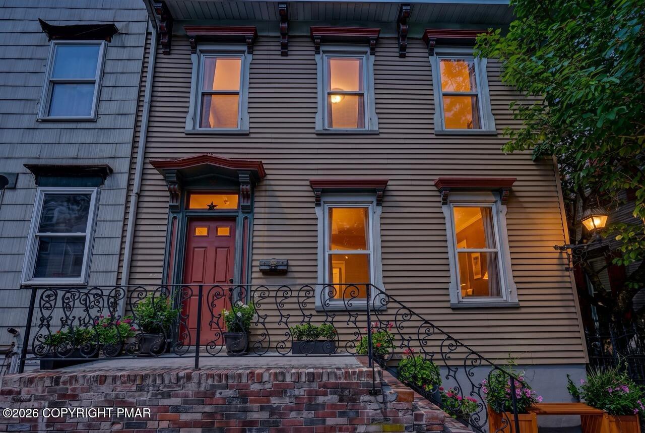 54 W Broadway Property Photo 6