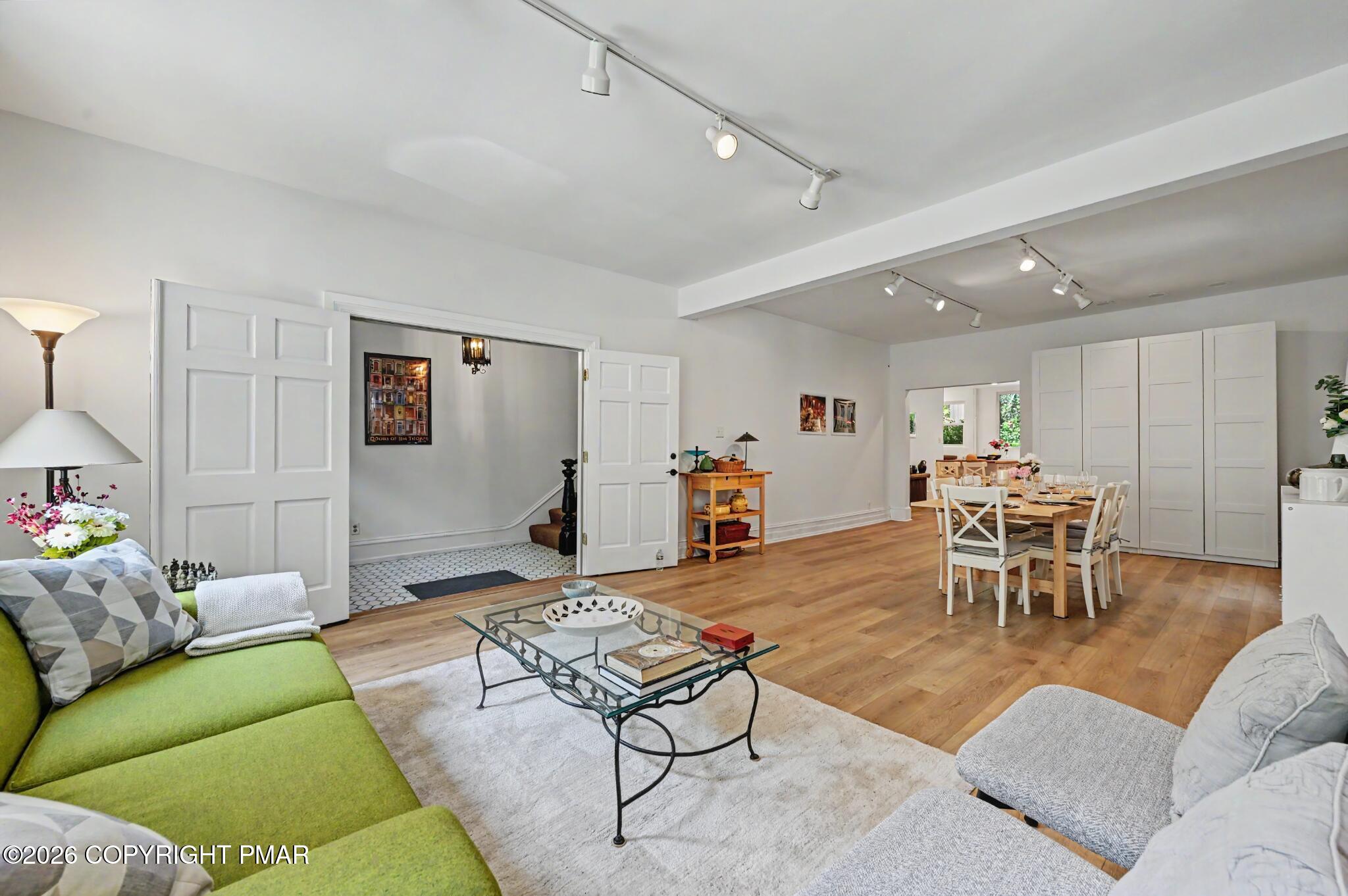 54 W Broadway Property Photo 16