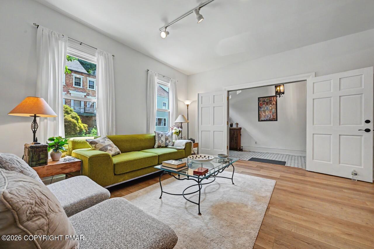 54 W Broadway Property Photo 18
