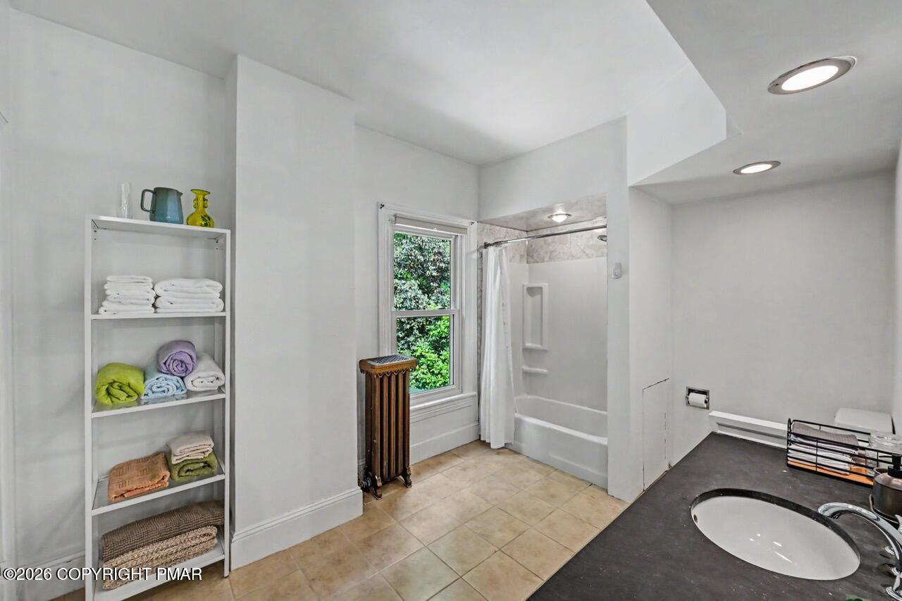 54 W Broadway Property Photo 54