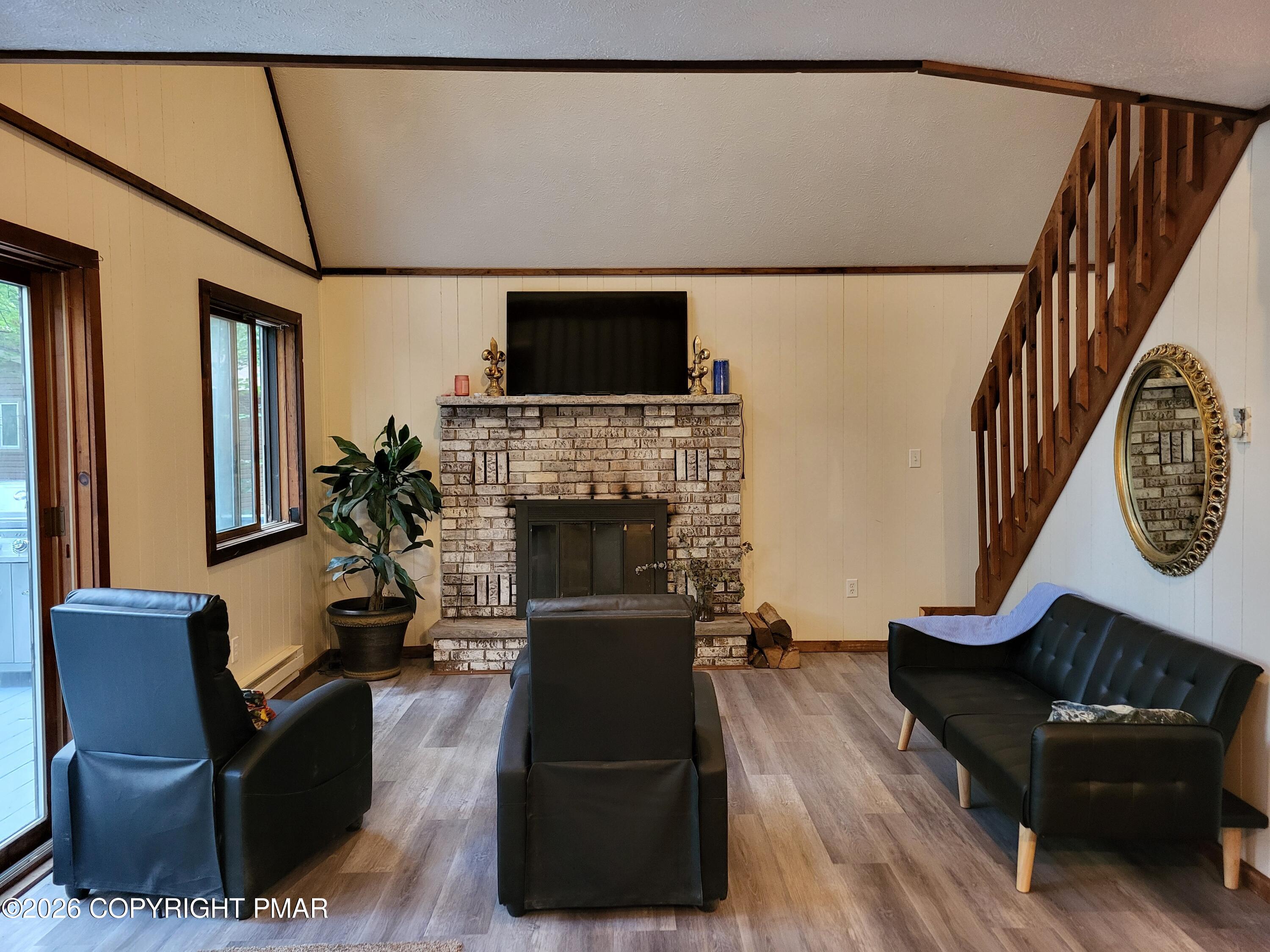 193 Bellingham Drive Property Photo 8
