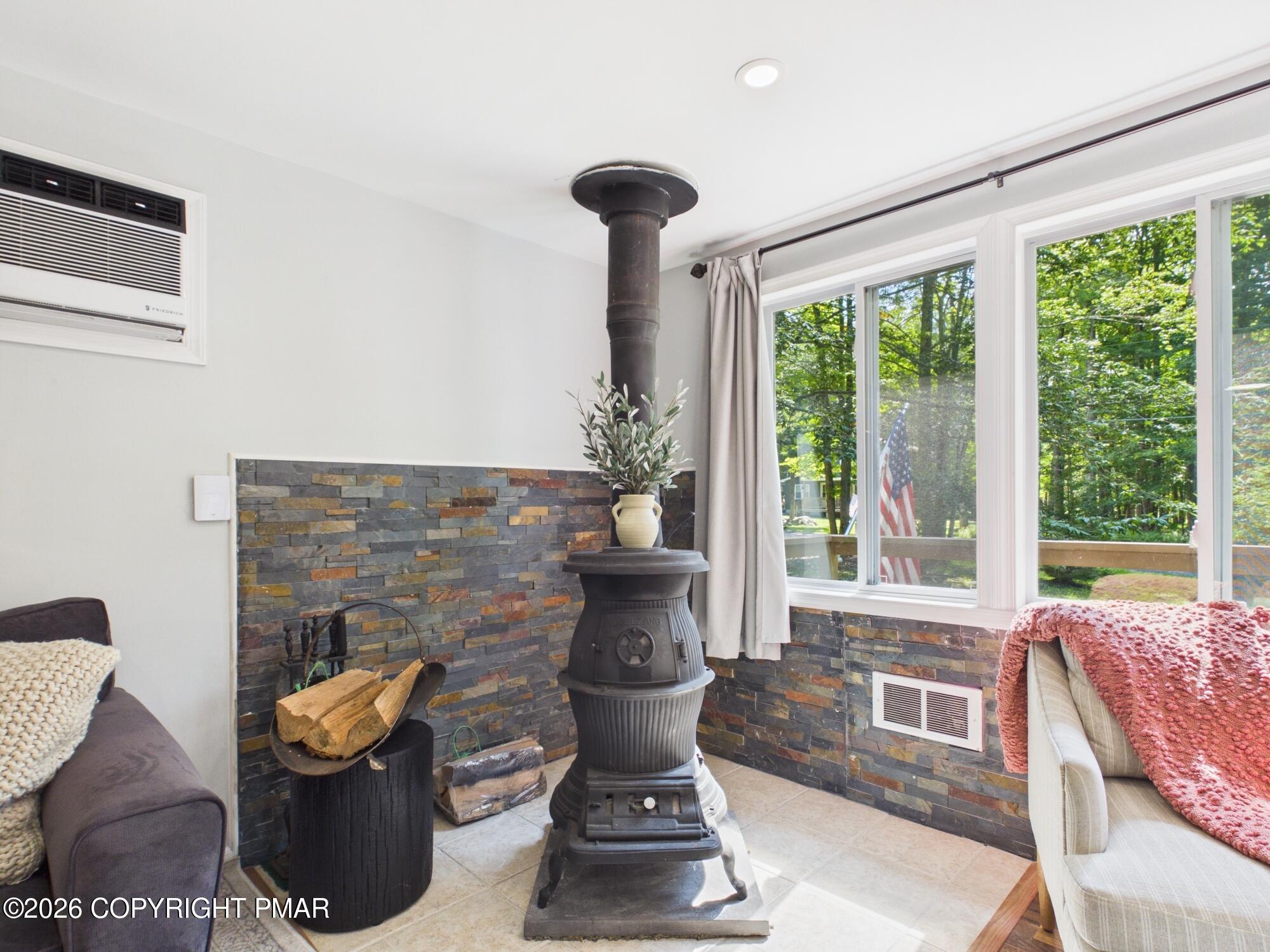 252 Pontiac Path Property Photo 5
