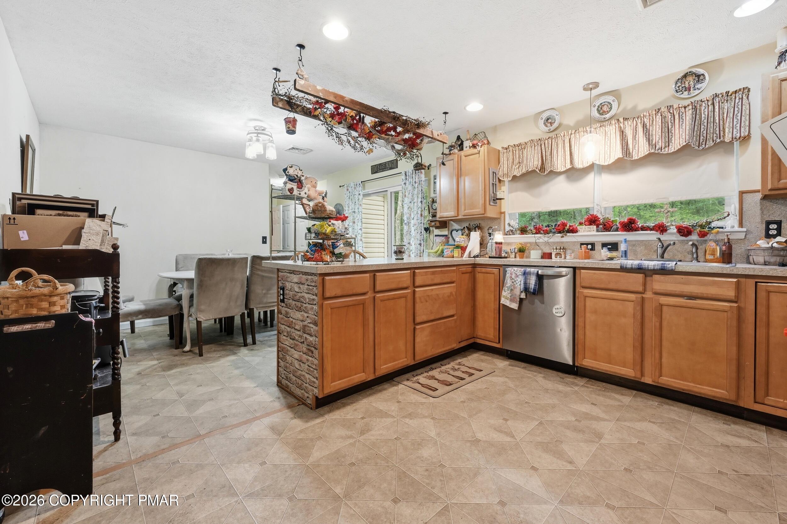 110 Aaron Drive Property Photo 10