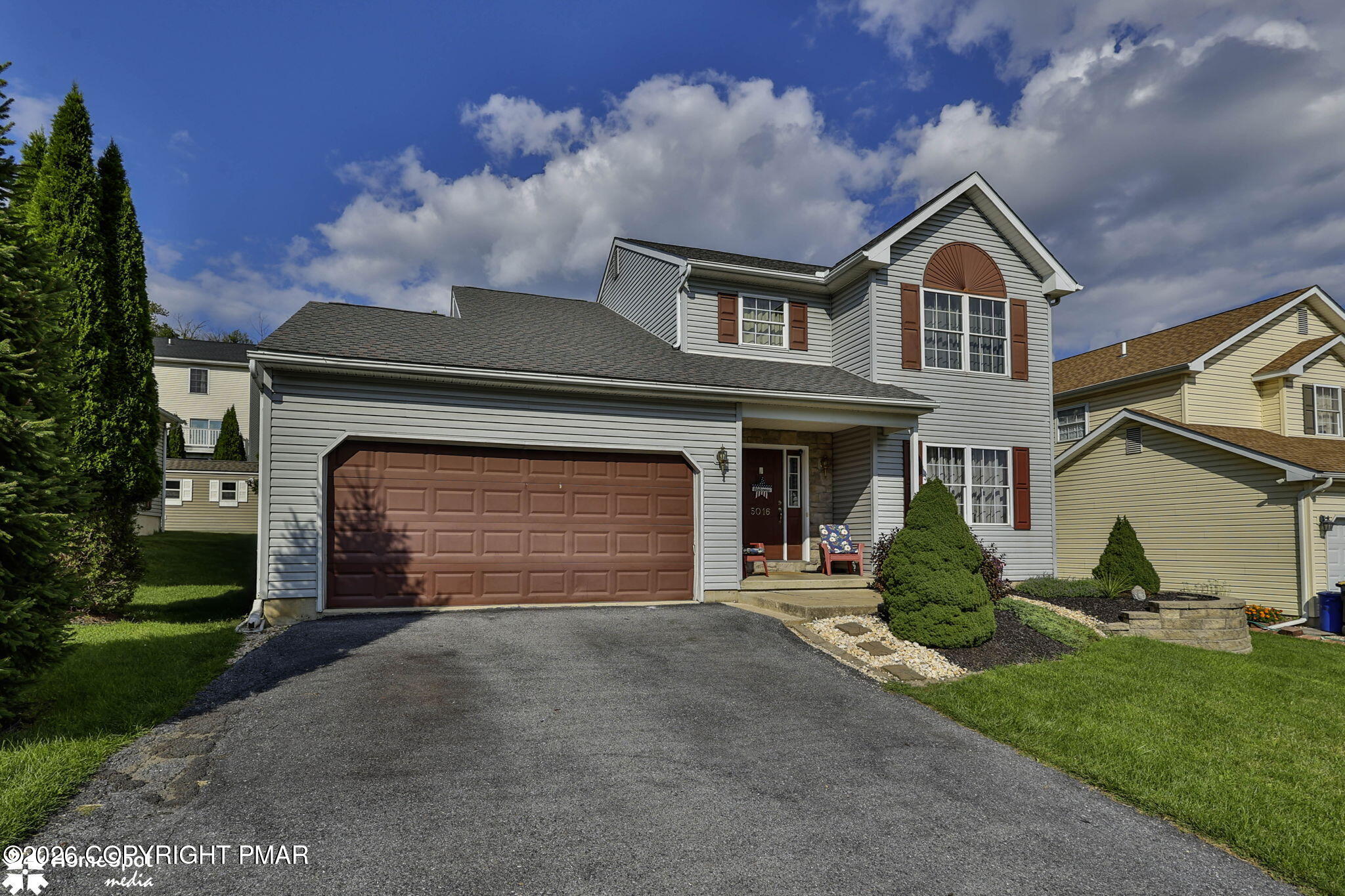 5016 Foxrun Lane Property Photo 3