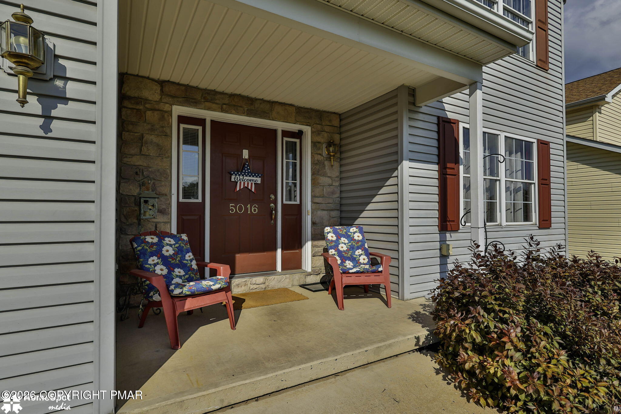 5016 Foxrun Lane Property Photo 4