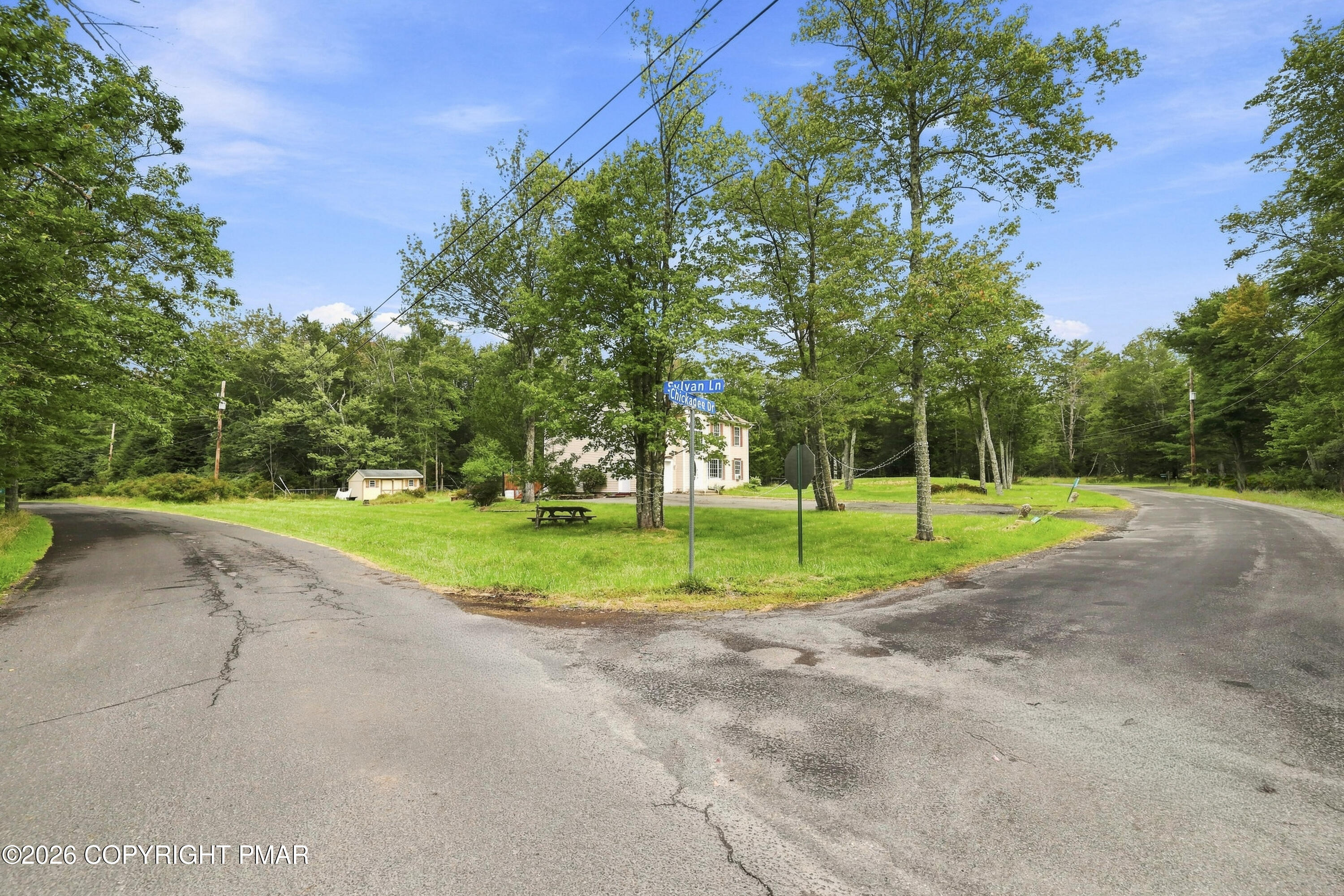 1123 Chickadee Drive Property Photo 3