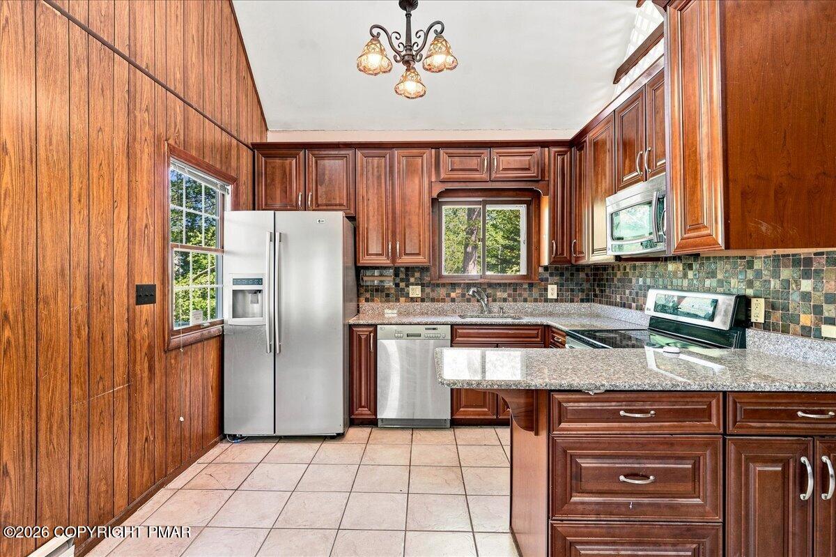 6520 Runnymeade Lane Property Photo 9