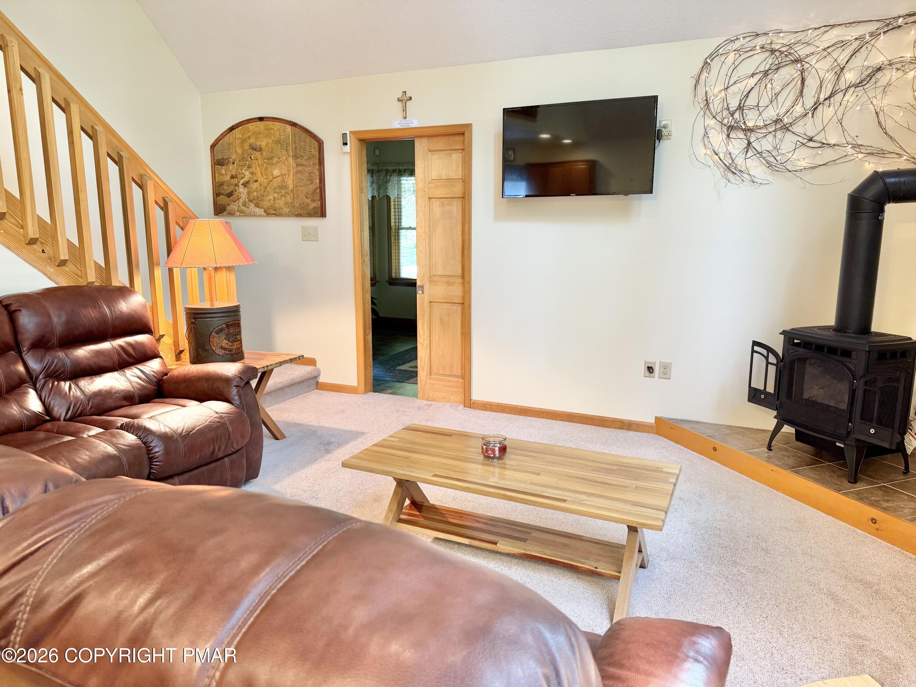 48 Keats Lane Property Photo 6