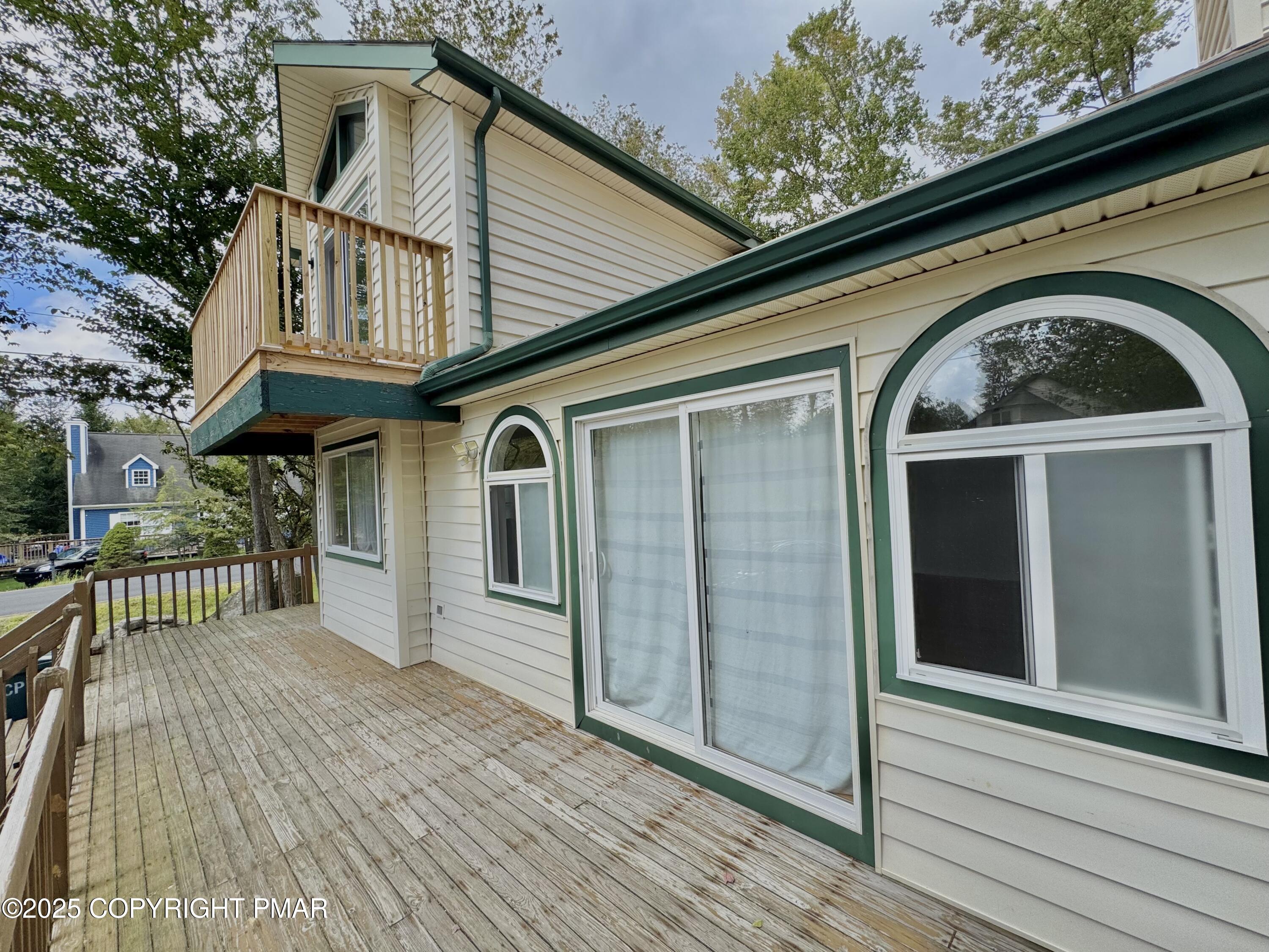 7067 Vista Drive Property Photo 4