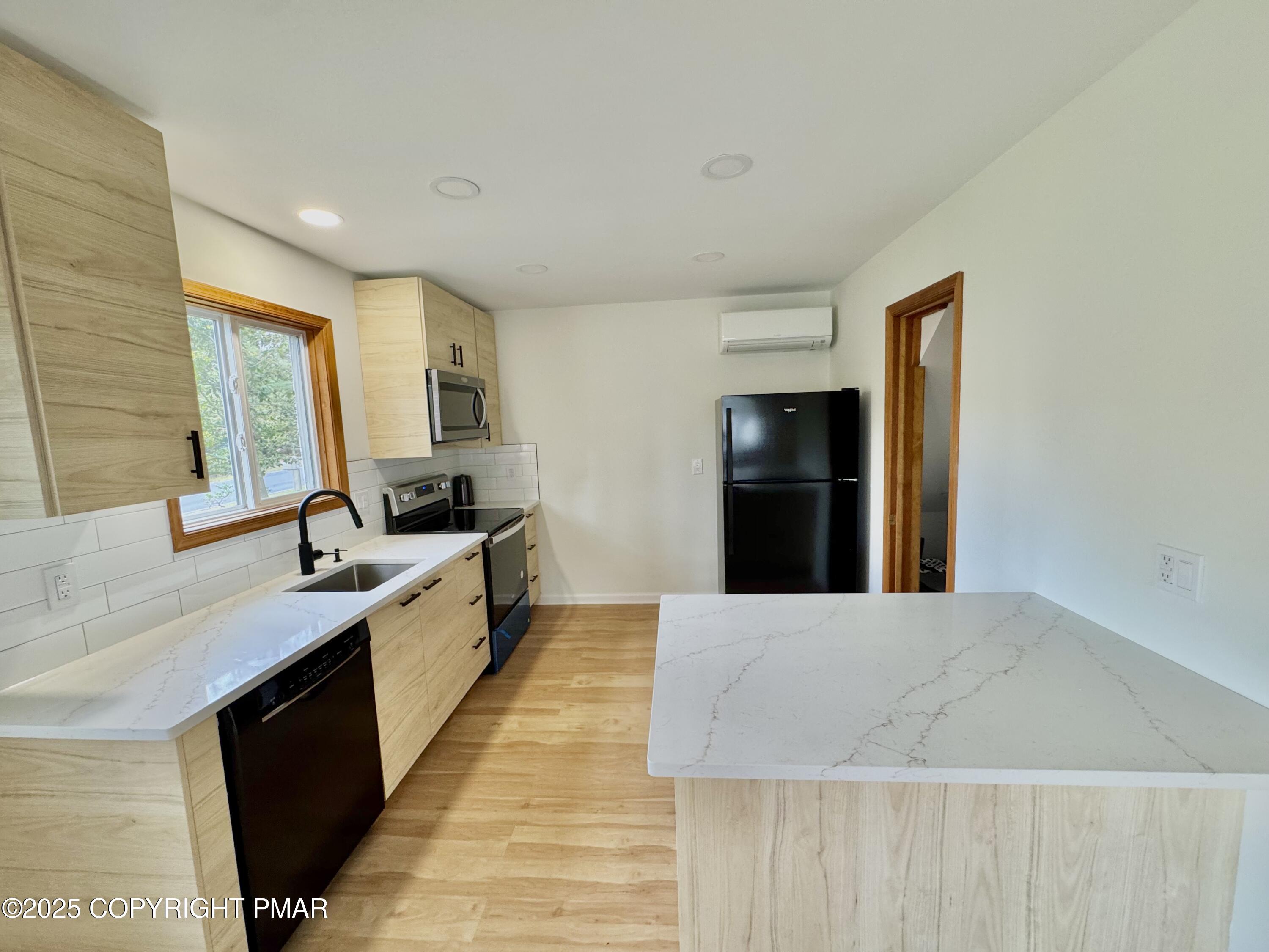 7067 Vista Drive Property Photo 11
