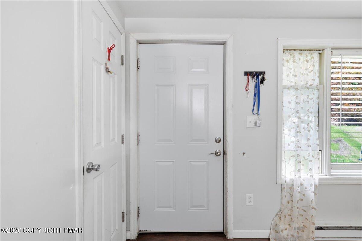 8867 Kings Way Property Photo 6